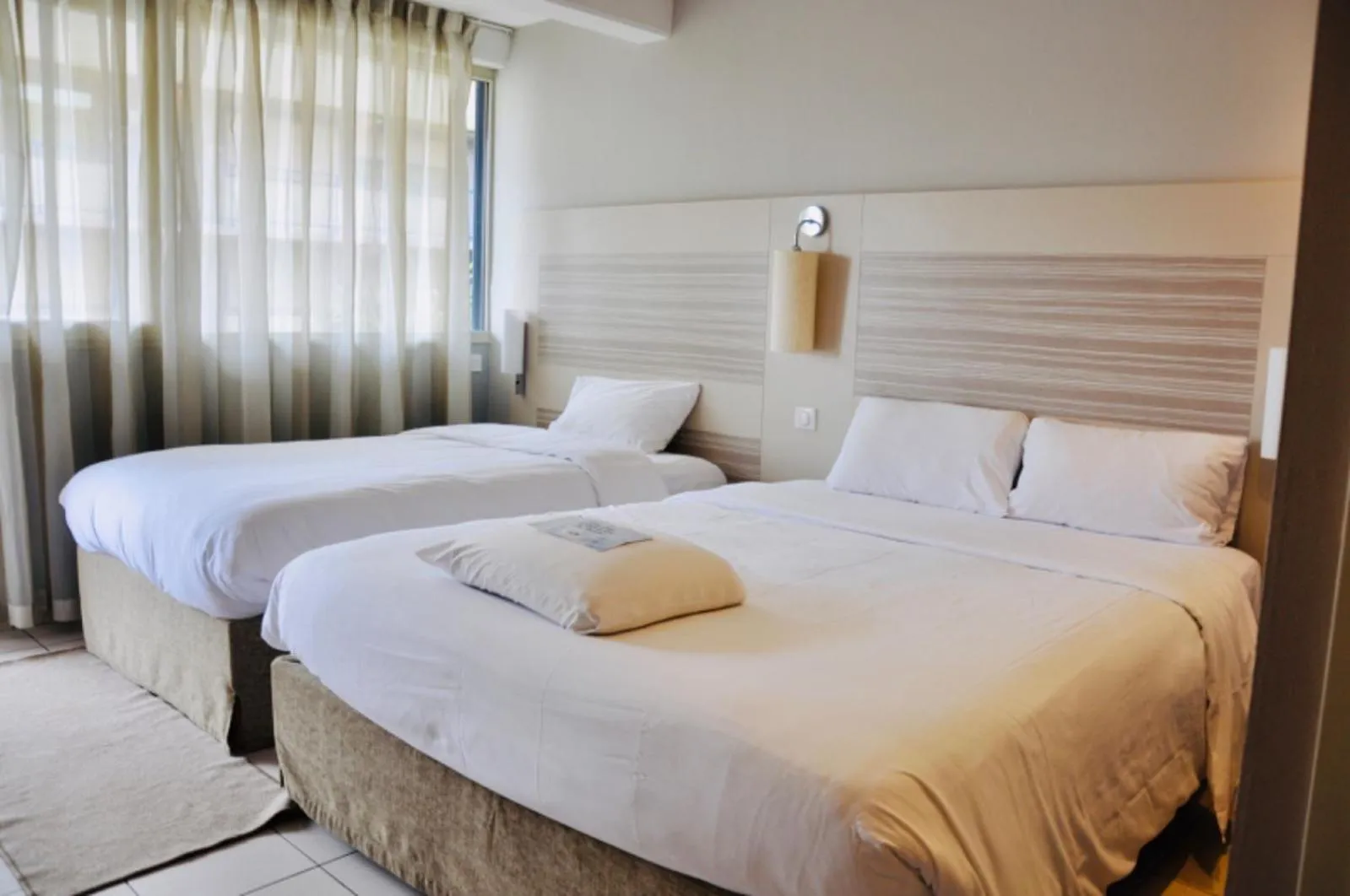 Bedroom, Bed in Kyriad Toulouse Sud - Roques