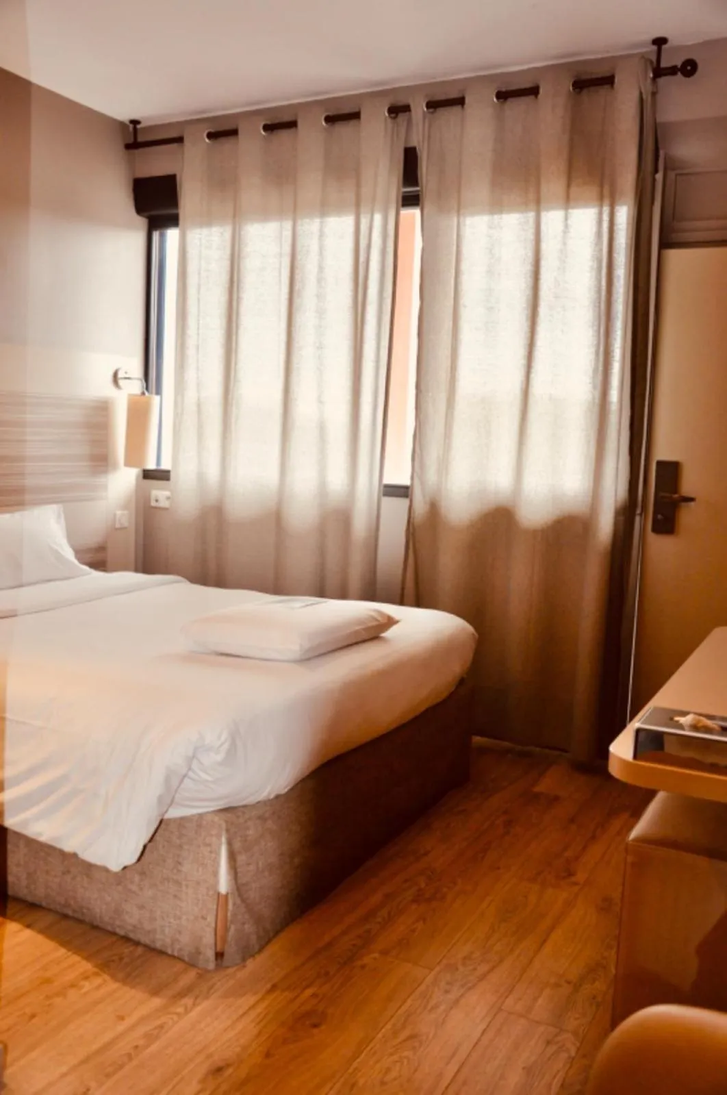 Bedroom, Bed in Kyriad Toulouse Sud - Roques