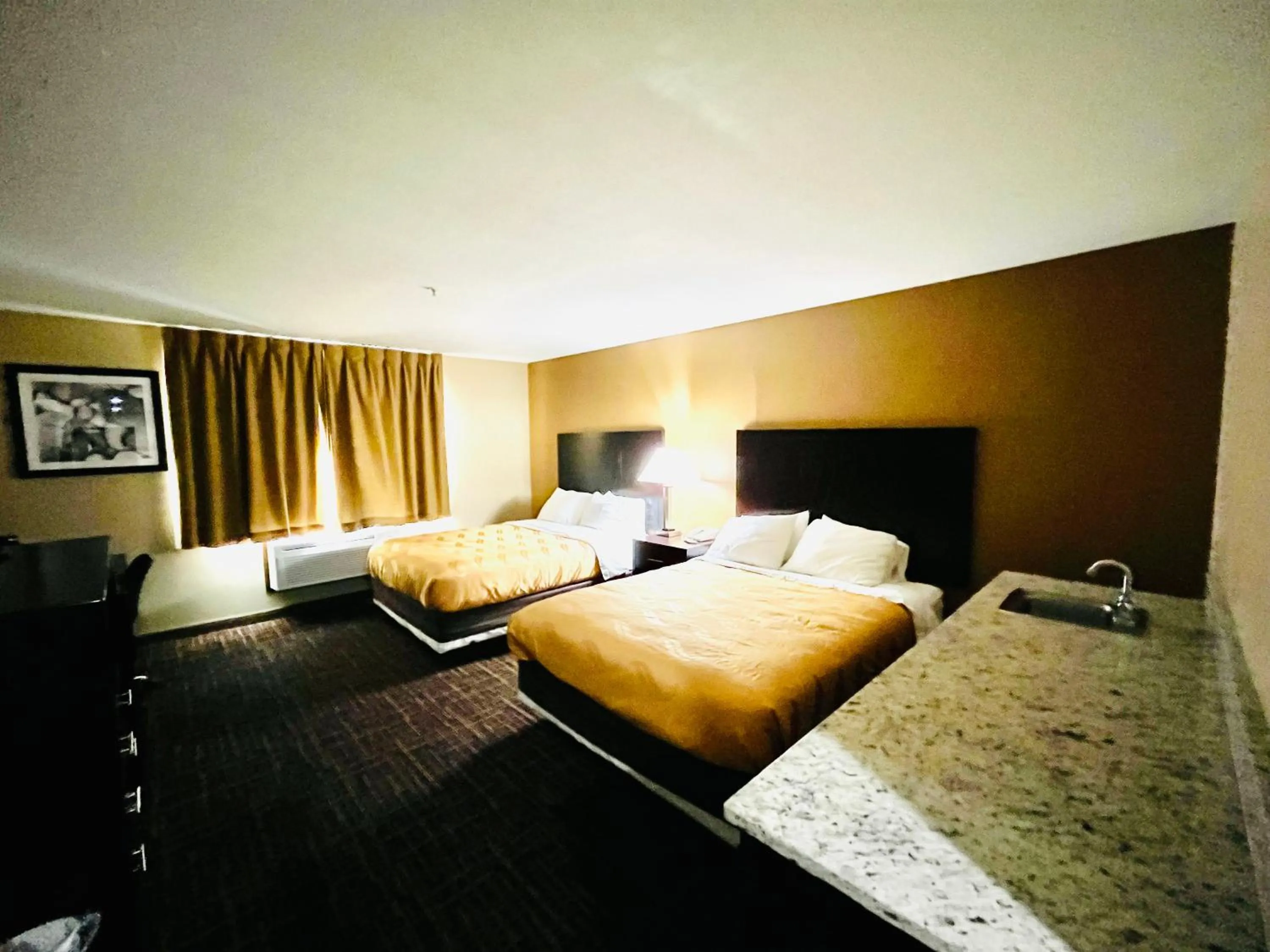 Bed in Quality Inn Cle Elum-Ellensburg