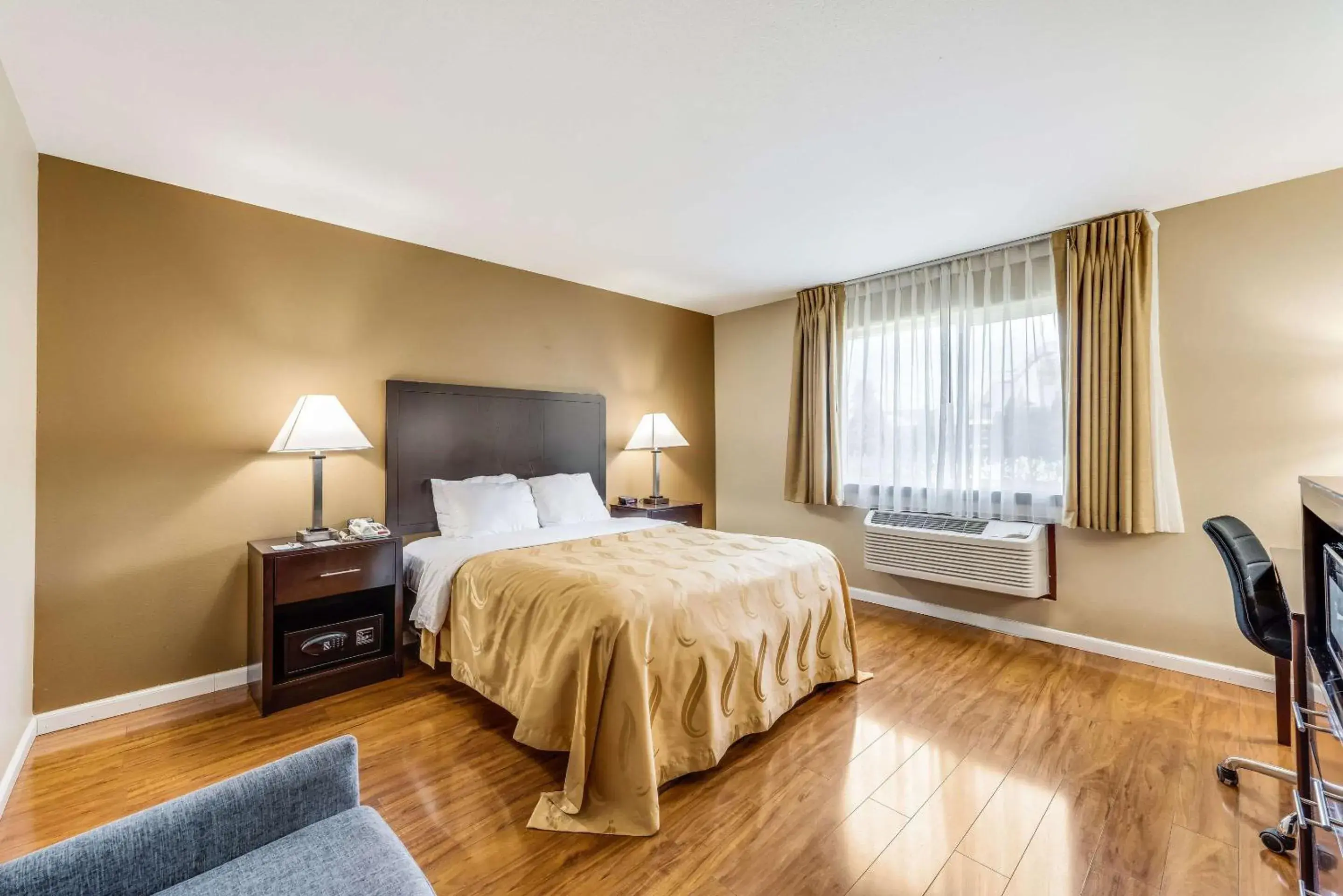 Queen Room - Pet Friendly/Non-Smoking in Quality Inn Cle Elum-Ellensburg Queen Room - Pet Friendly/Non-Smoking in Quality Inn Cle Elum-Ellensburg