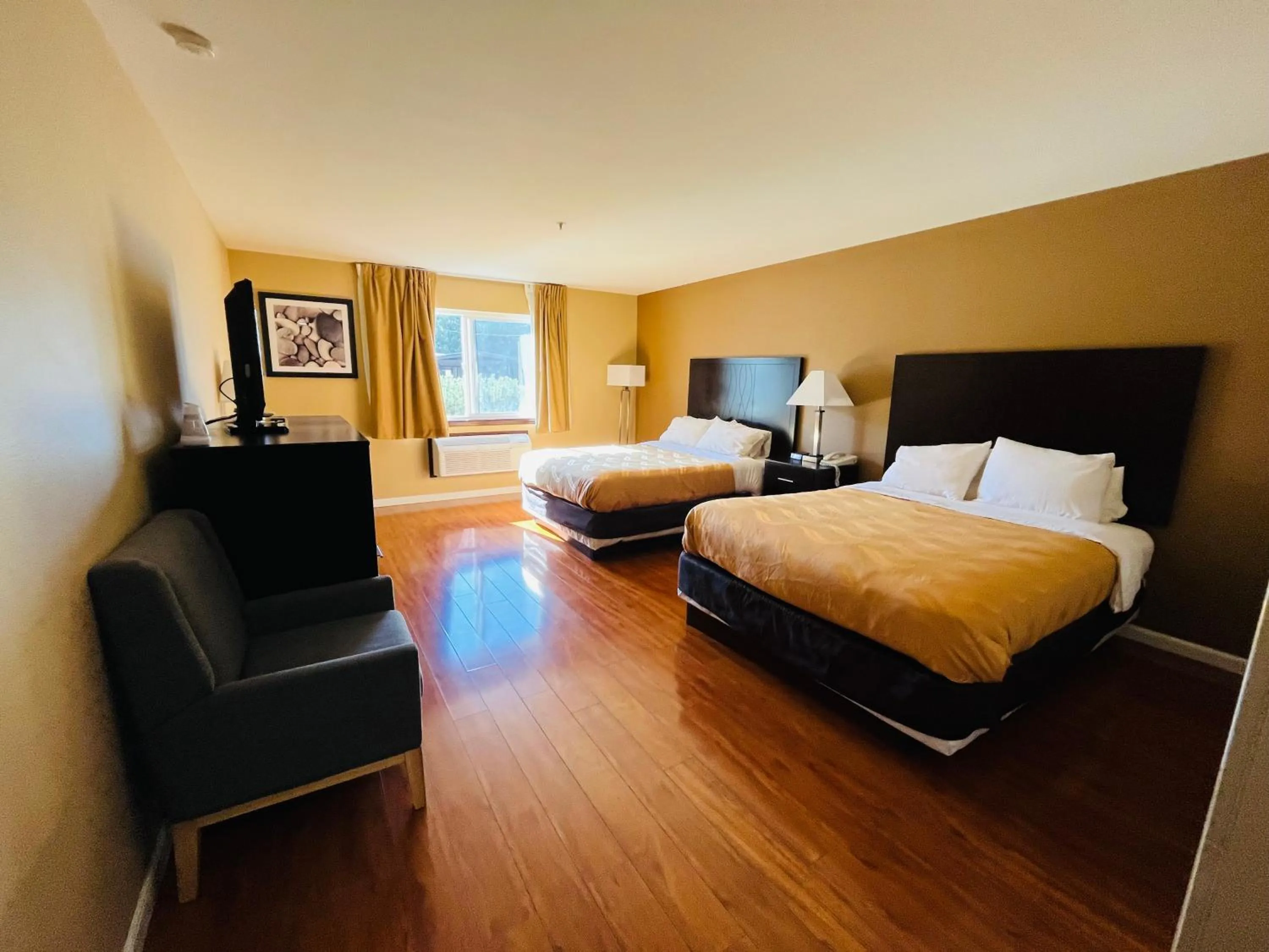 TV and multimedia, Bed in Quality Inn Cle Elum-Ellensburg