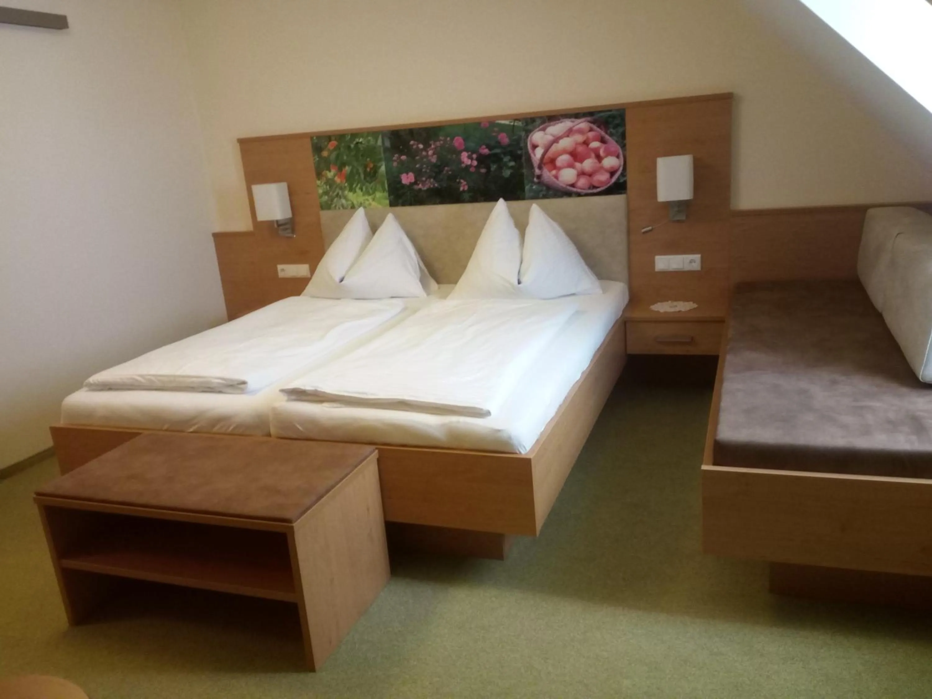 Photo of the whole room, Bed in Hotel Restaurant zum Schwan