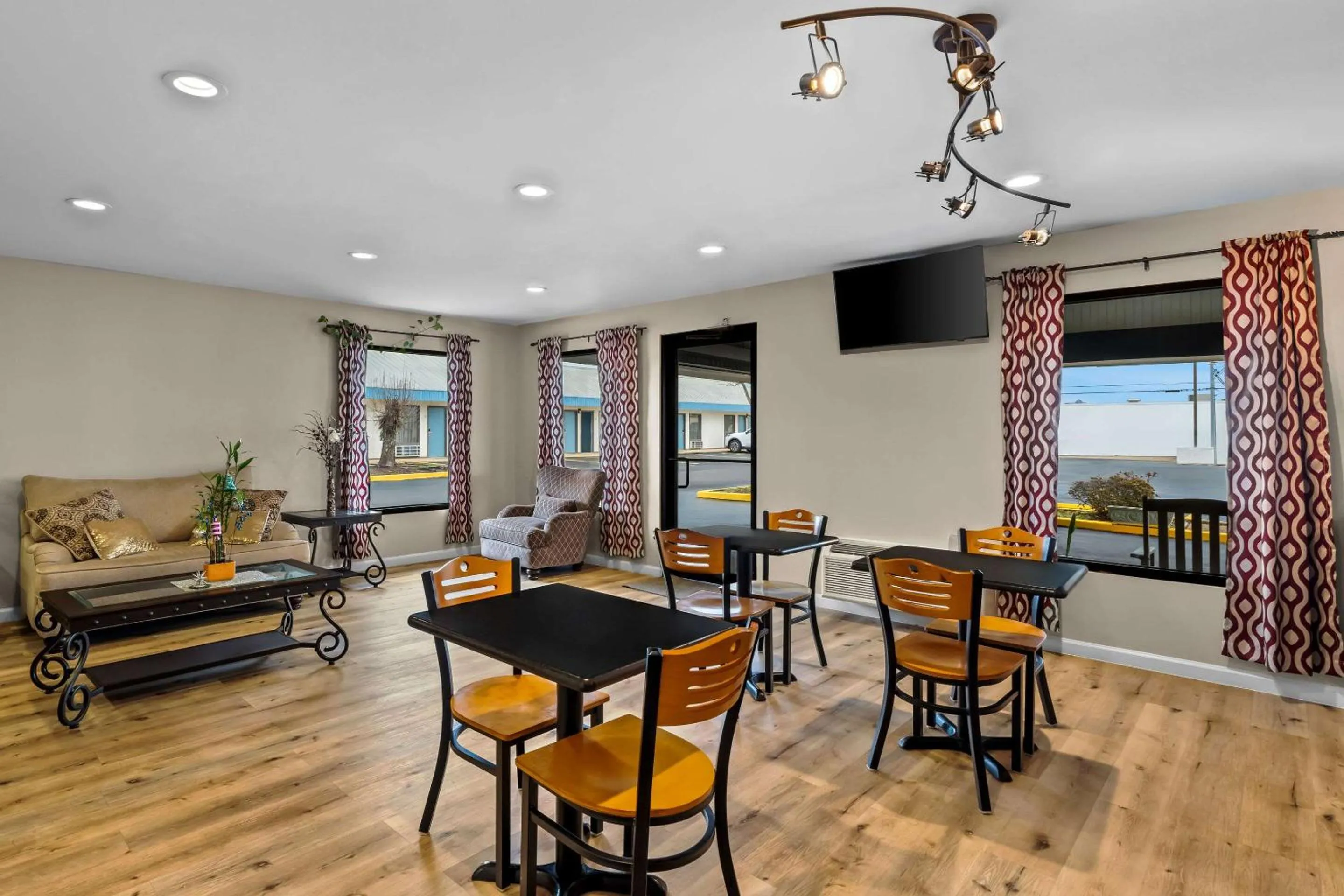 Breakfast in Rodeway Inn & Suites Brookhaven