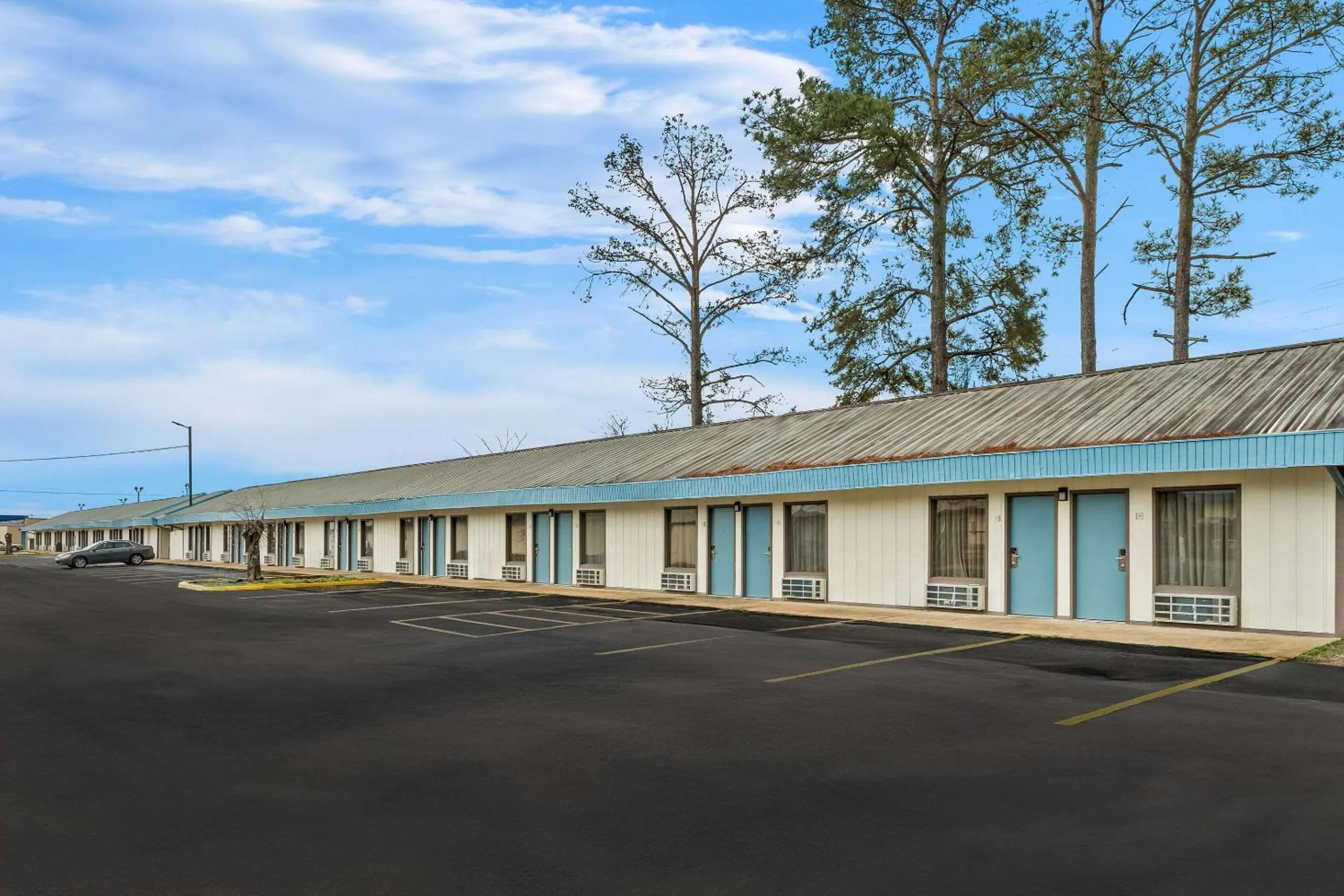 Property building in Rodeway Inn & Suites Brookhaven