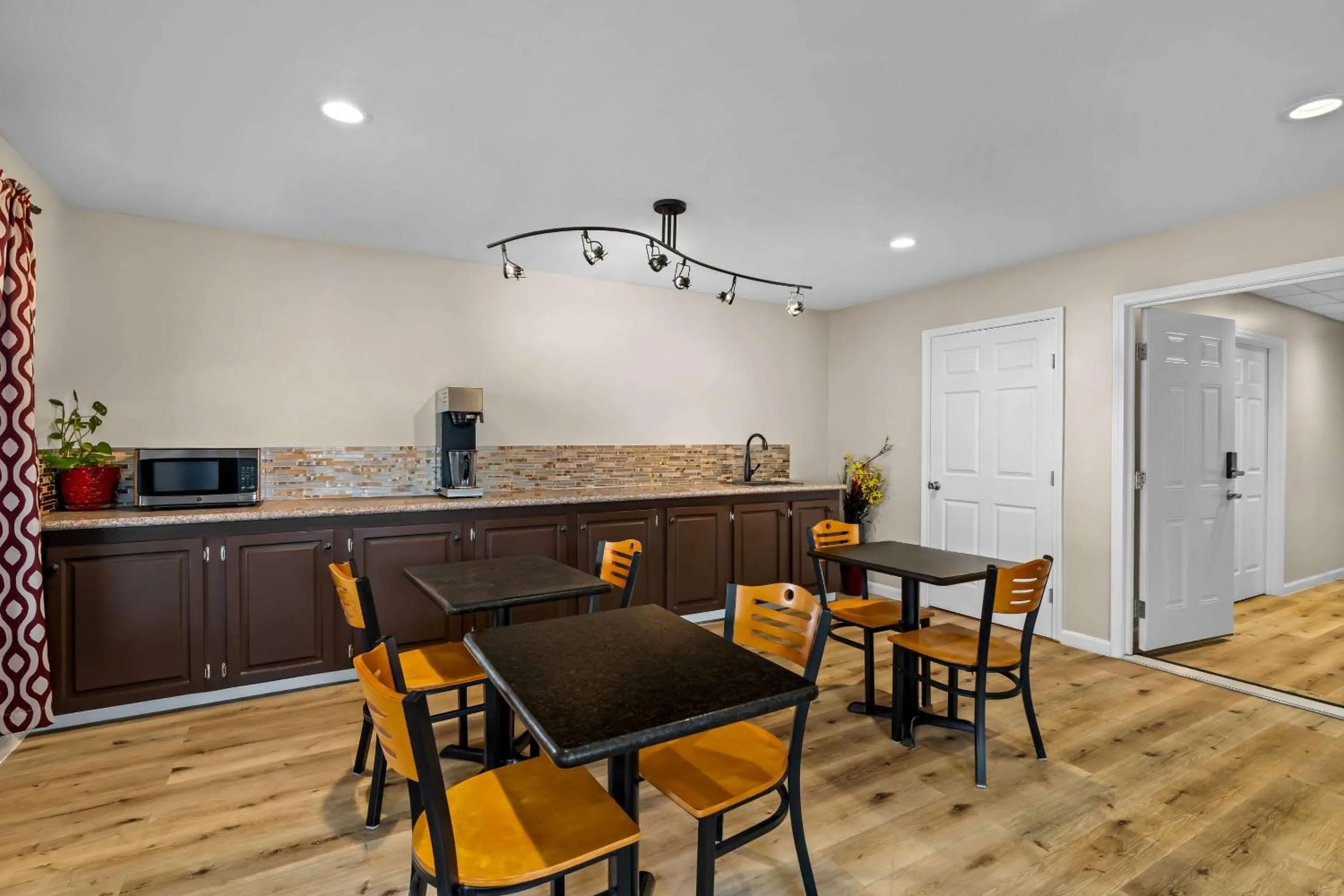 Breakfast in Rodeway Inn & Suites Brookhaven