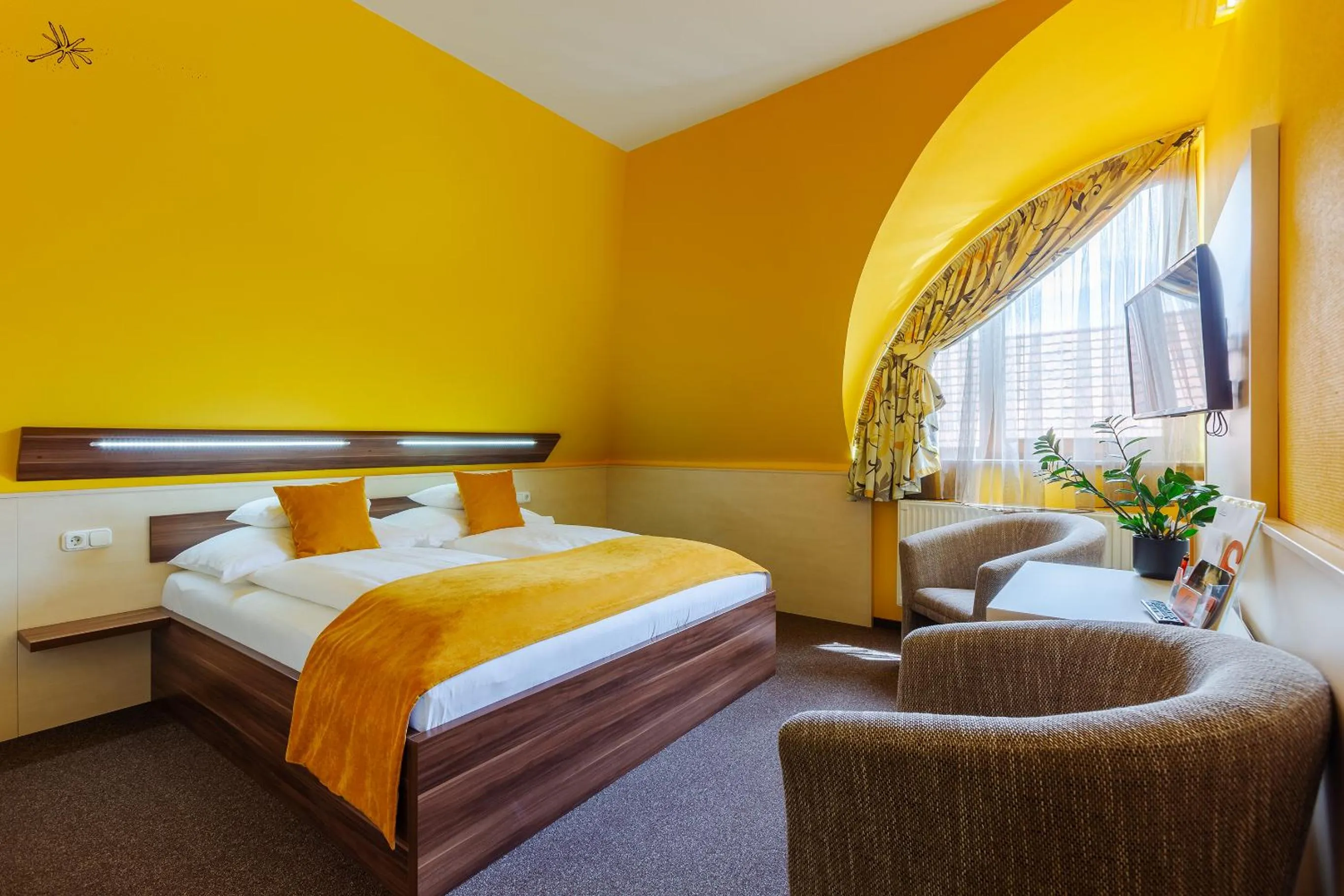 Bedroom, Bed in Hotel Mayer Alsóörs