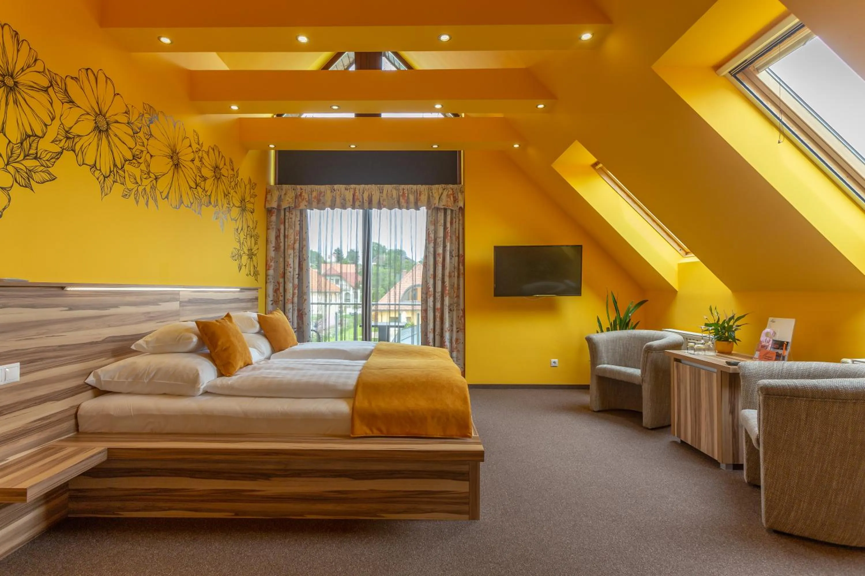 Photo of the whole room, Bed in Hotel Mayer Alsóörs