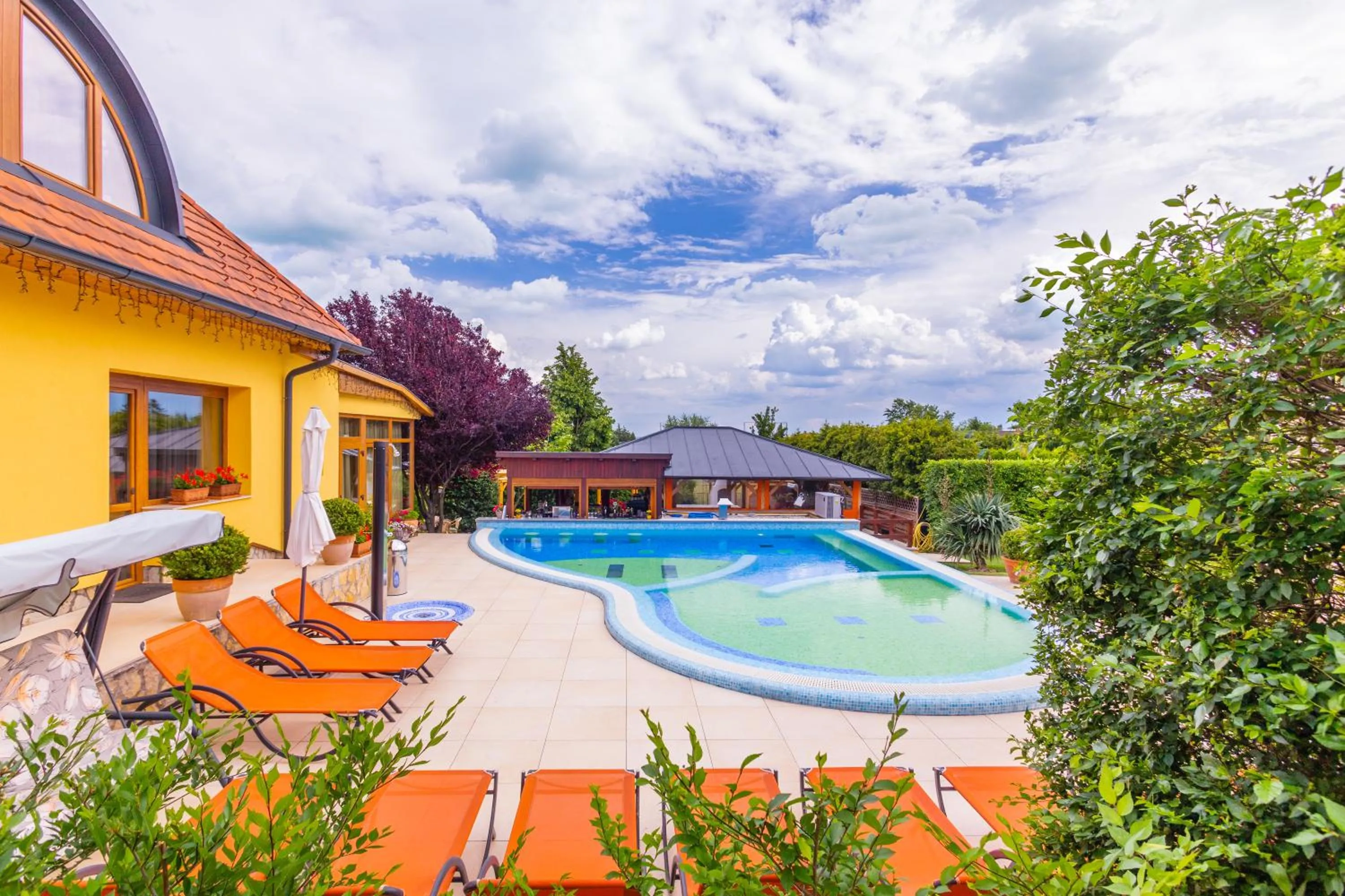 Swimming pool in Hotel Mayer Alsóörs