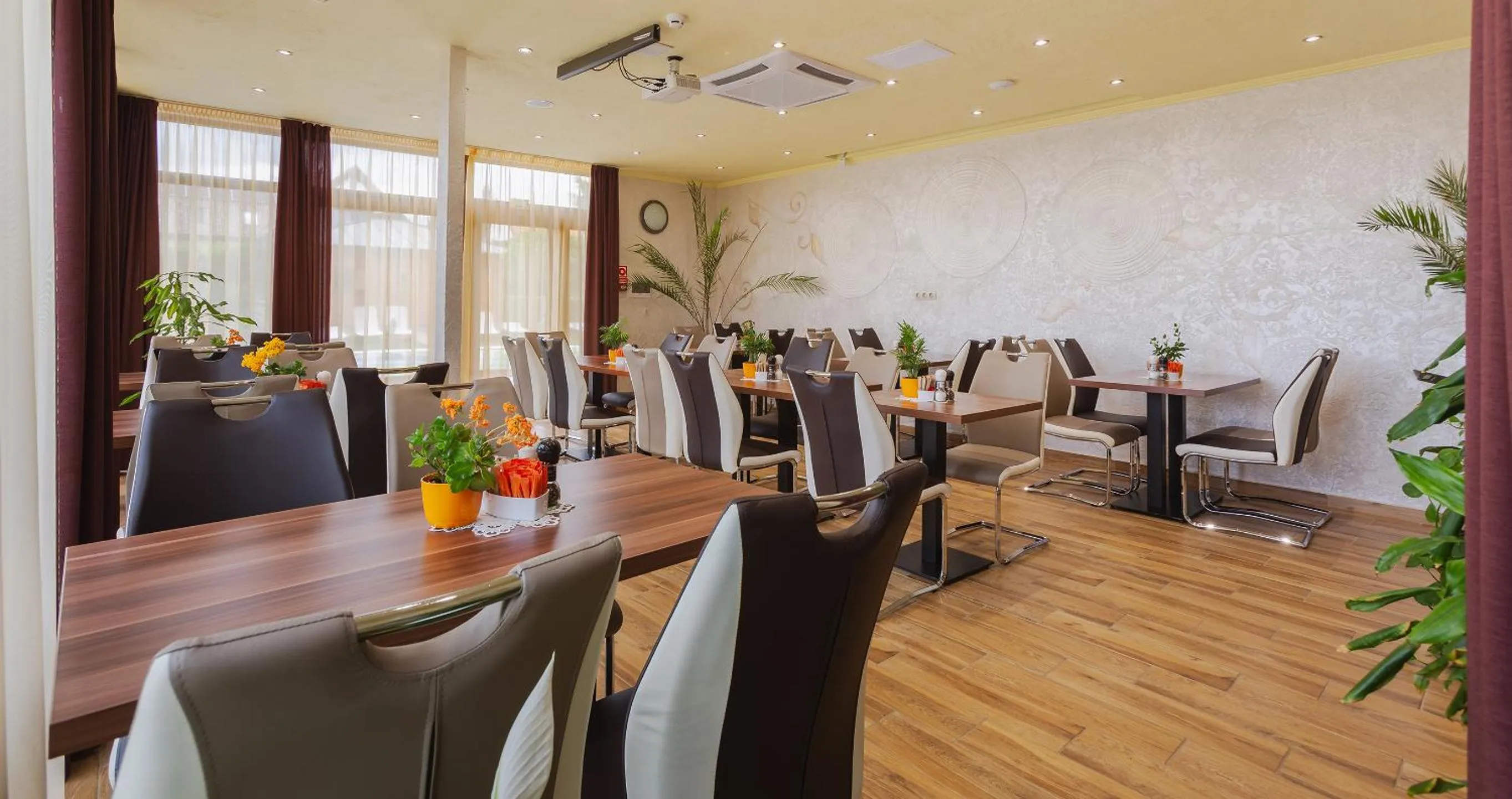 Restaurant/places to eat in Hotel Mayer Alsóörs