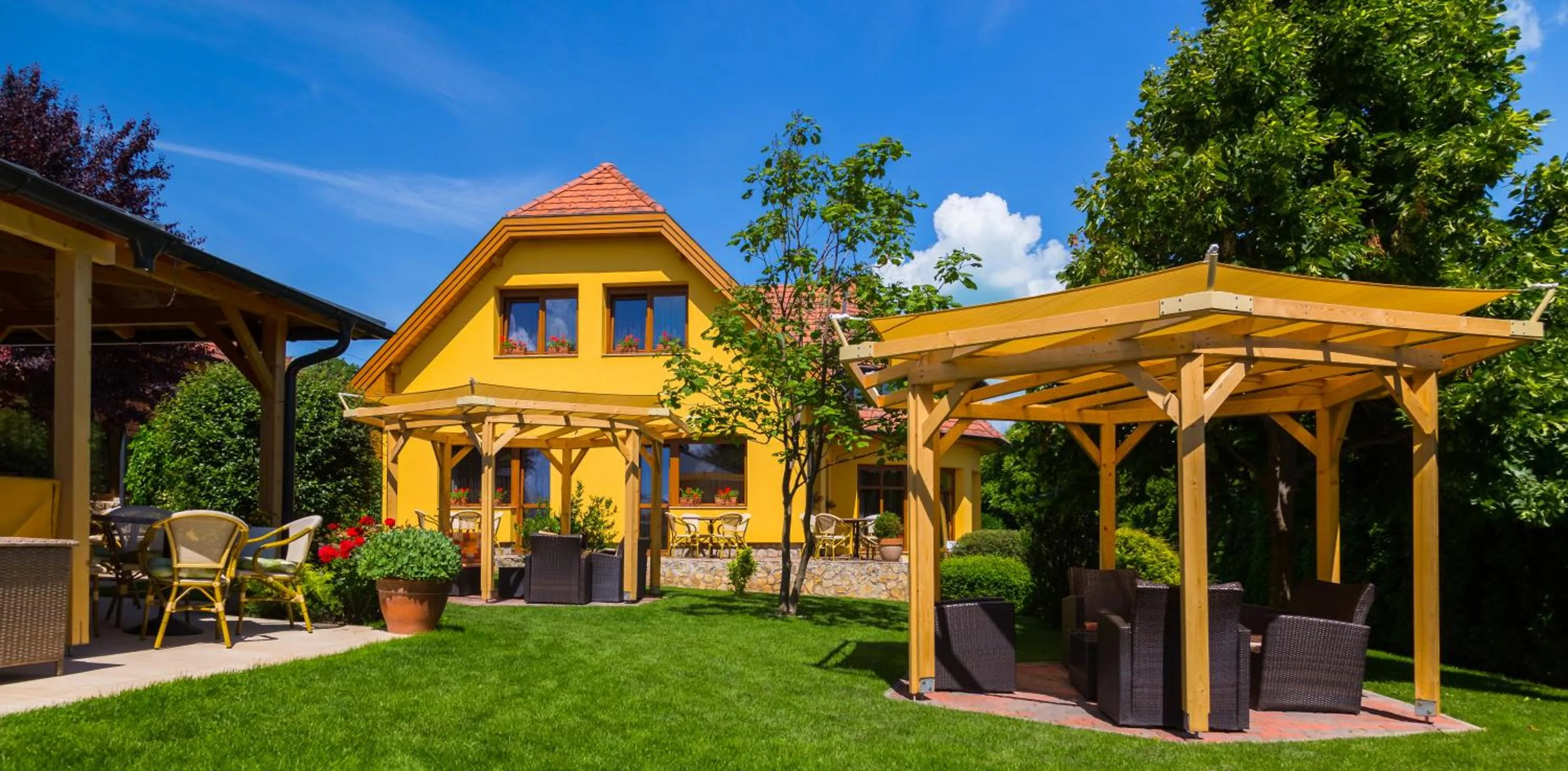 Property building in Hotel Mayer Alsóörs