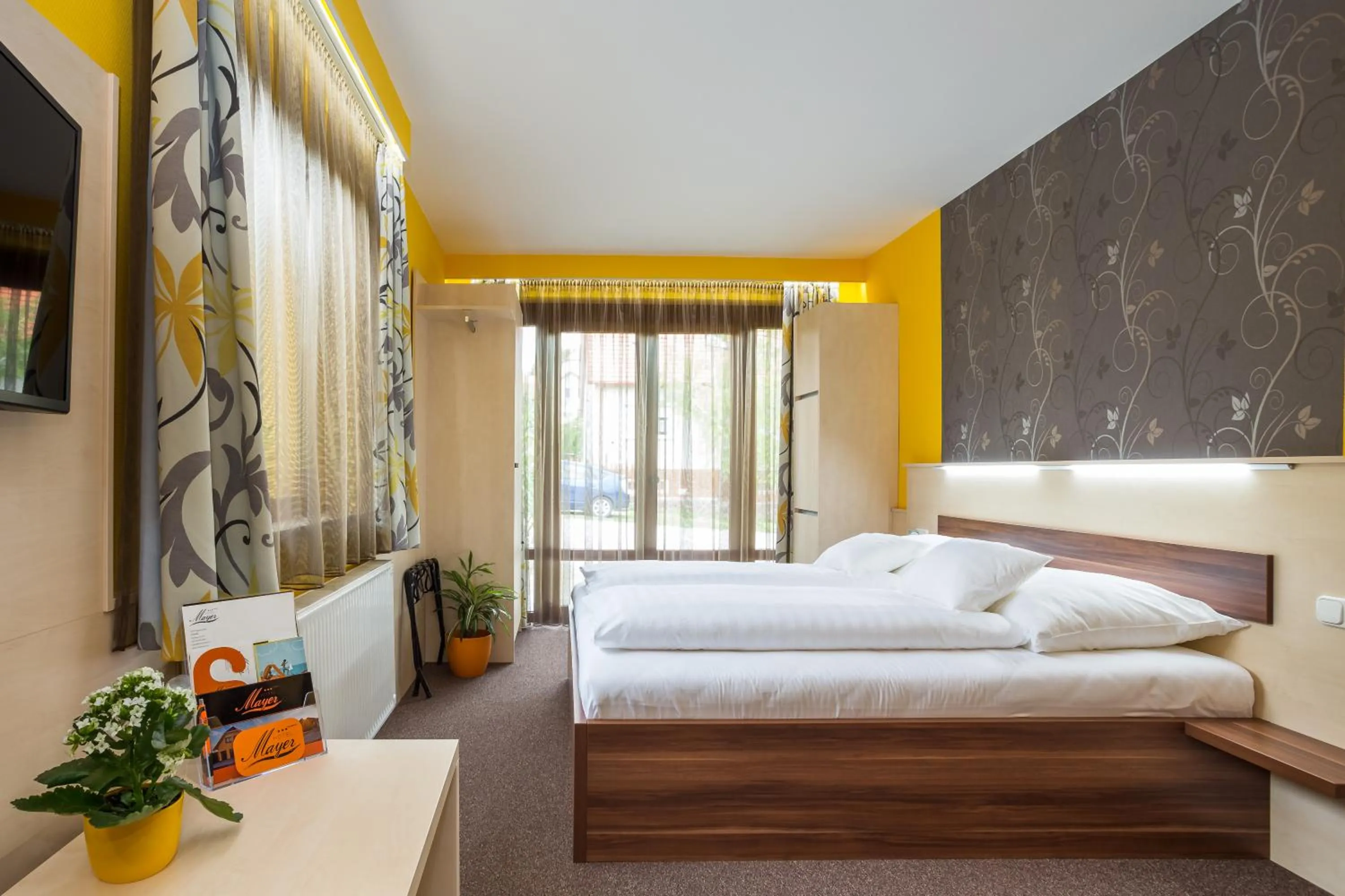 Bedroom, Bed in Hotel Mayer Alsóörs