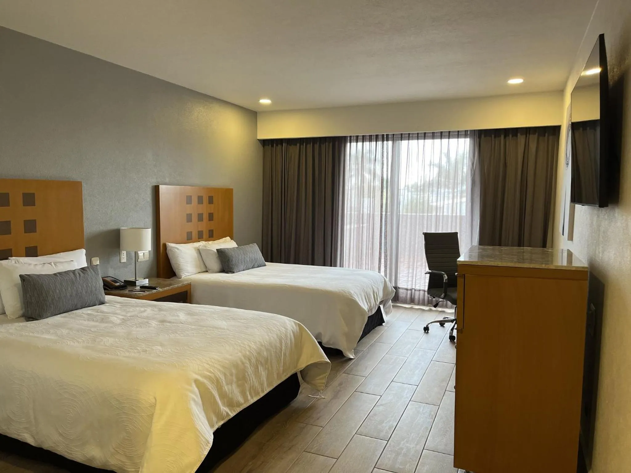 Property building, Bed in Real Inn Torreon