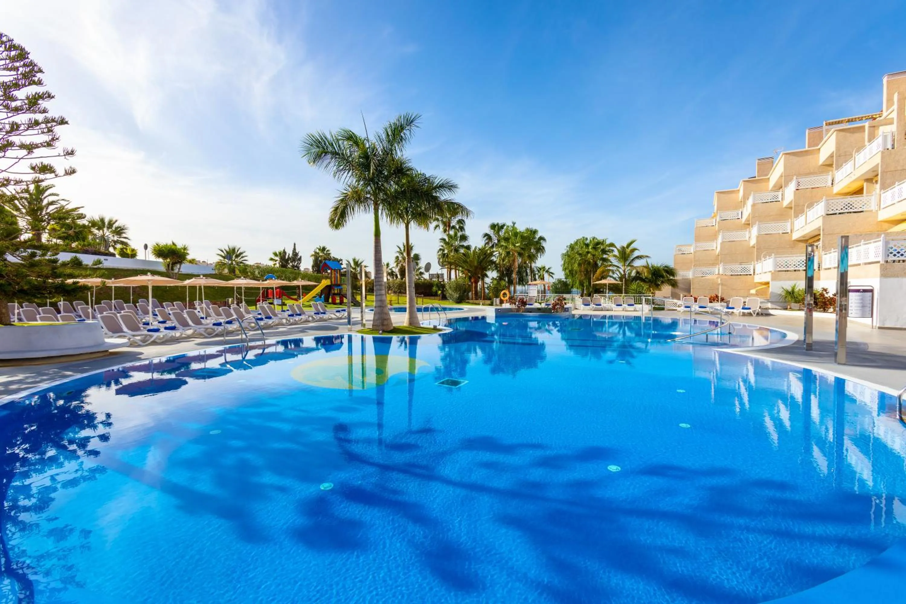Swimming pool in Hotel Tropical Park