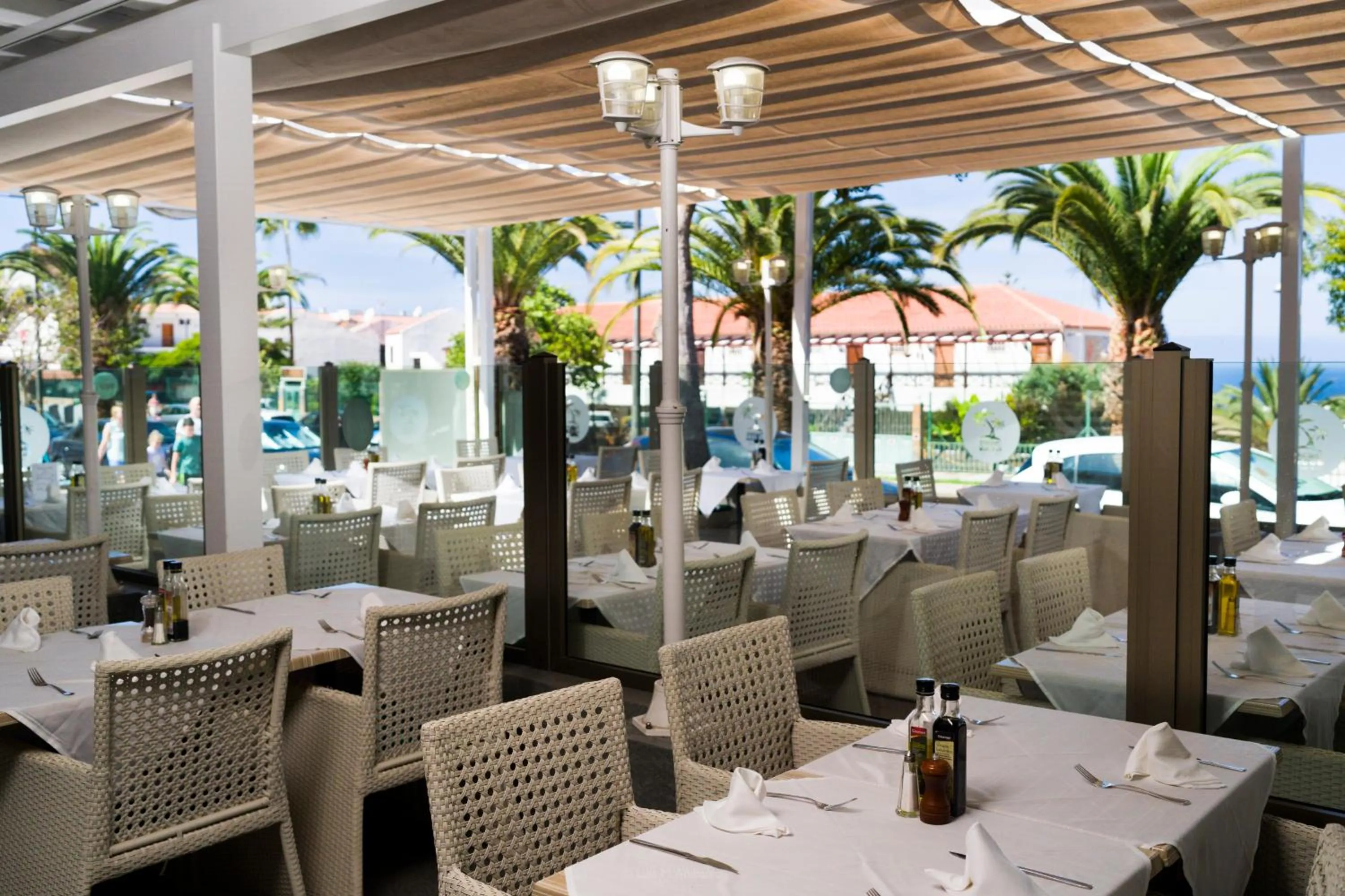 Restaurant/places to eat in Apartamentos Tinerfe Garden