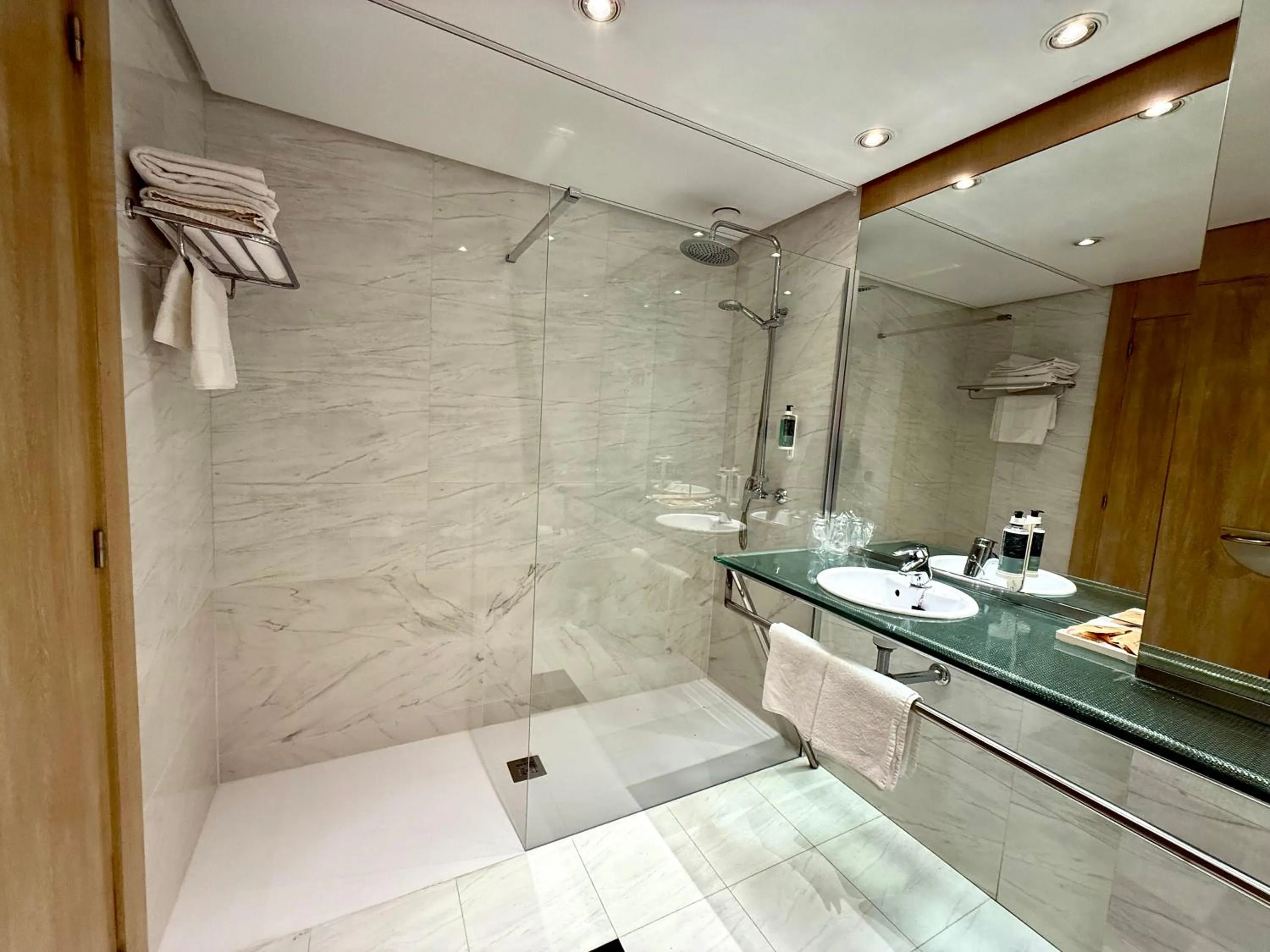 Shower in Hotel Virrey