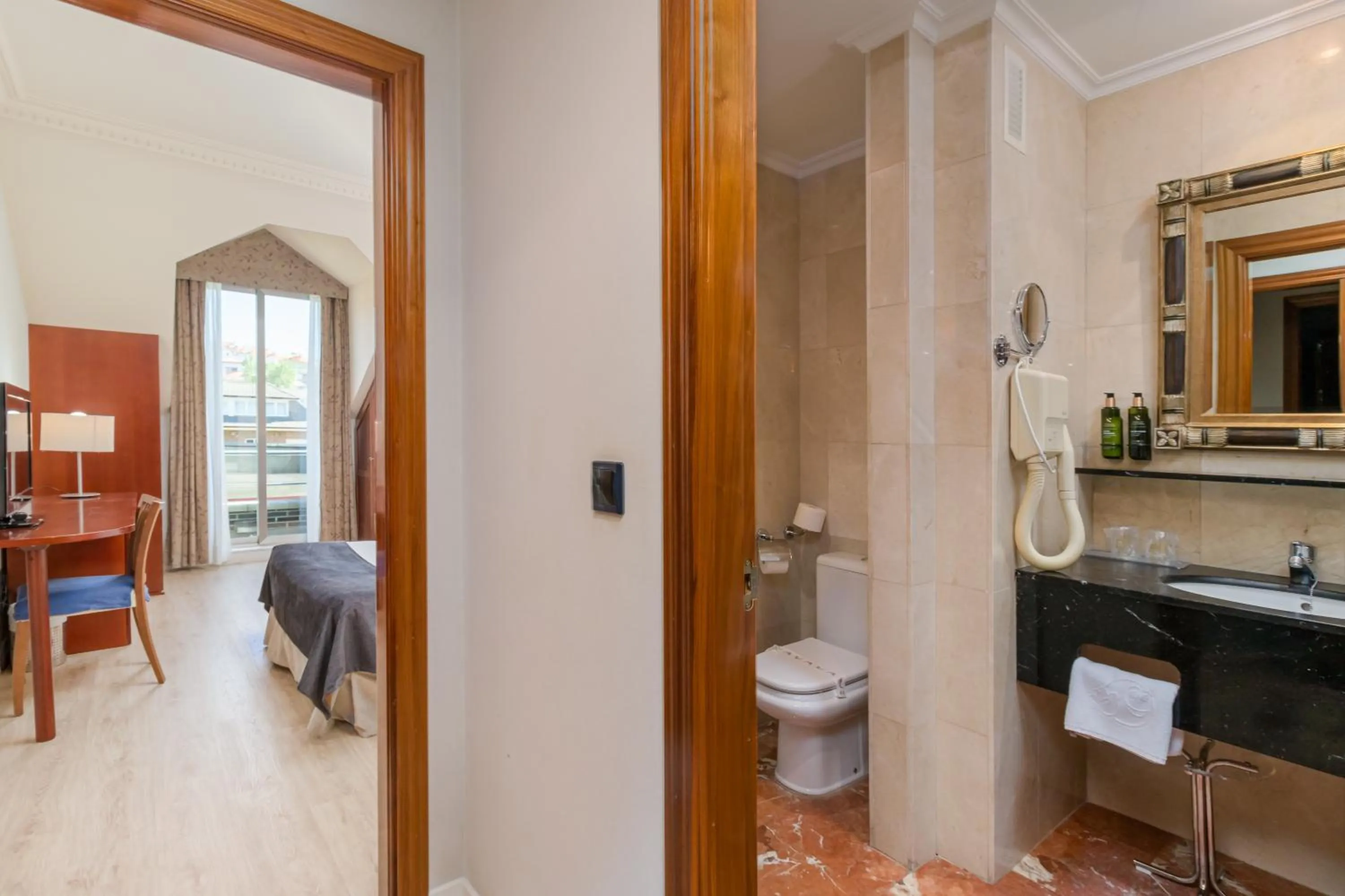 Toilet in Hotel Milagros Golf