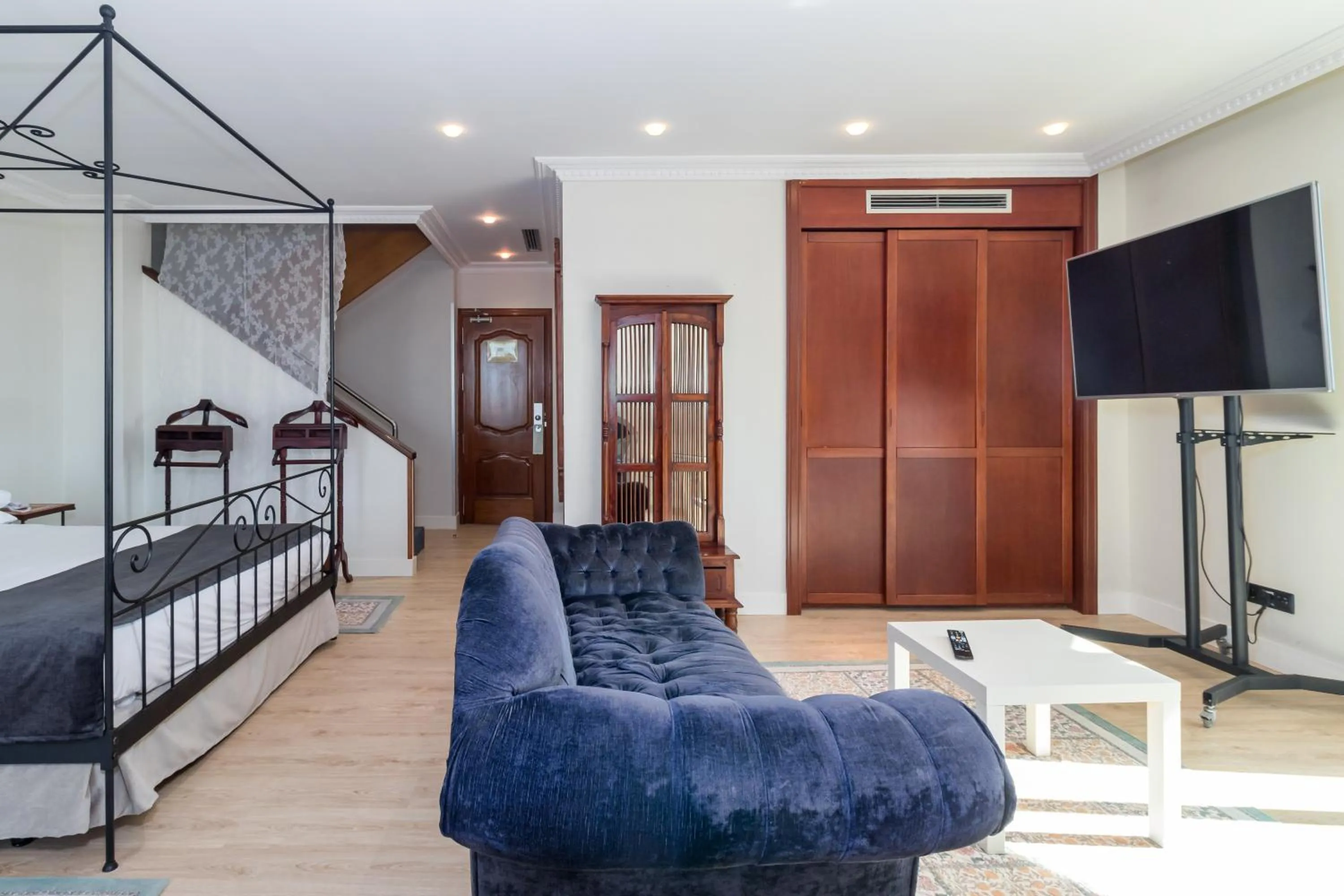 Seating area, Bed in Hotel Milagros Golf