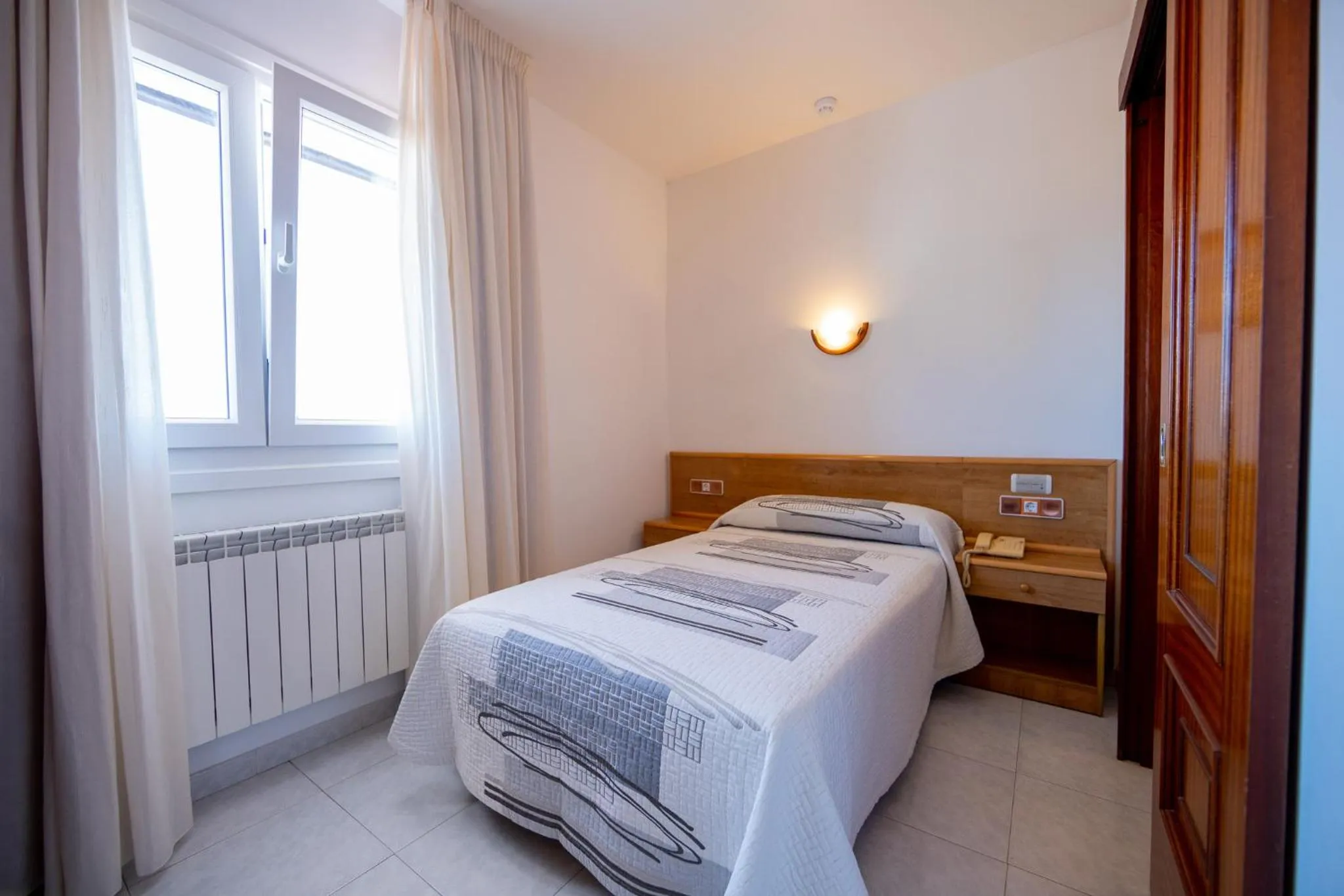 Photo of the whole room, Bed in Hotel Paraimo