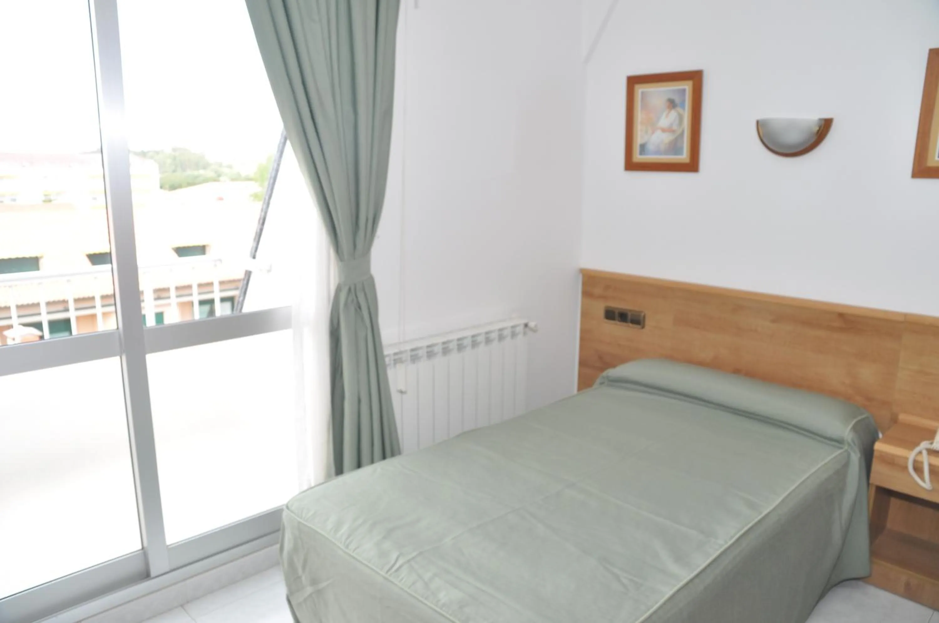 Spring, Bed in Hotel Paraimo