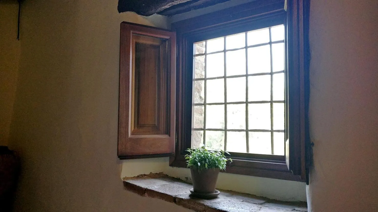 Bedroom in Masia Can Bachs