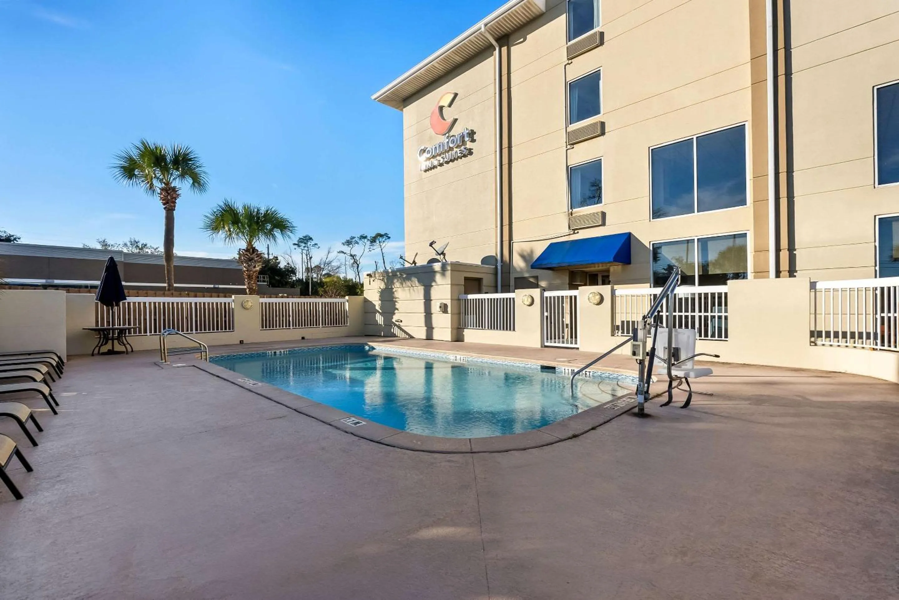 Swimming pool in Comfort Inn & Suites Panama City - St Andrew