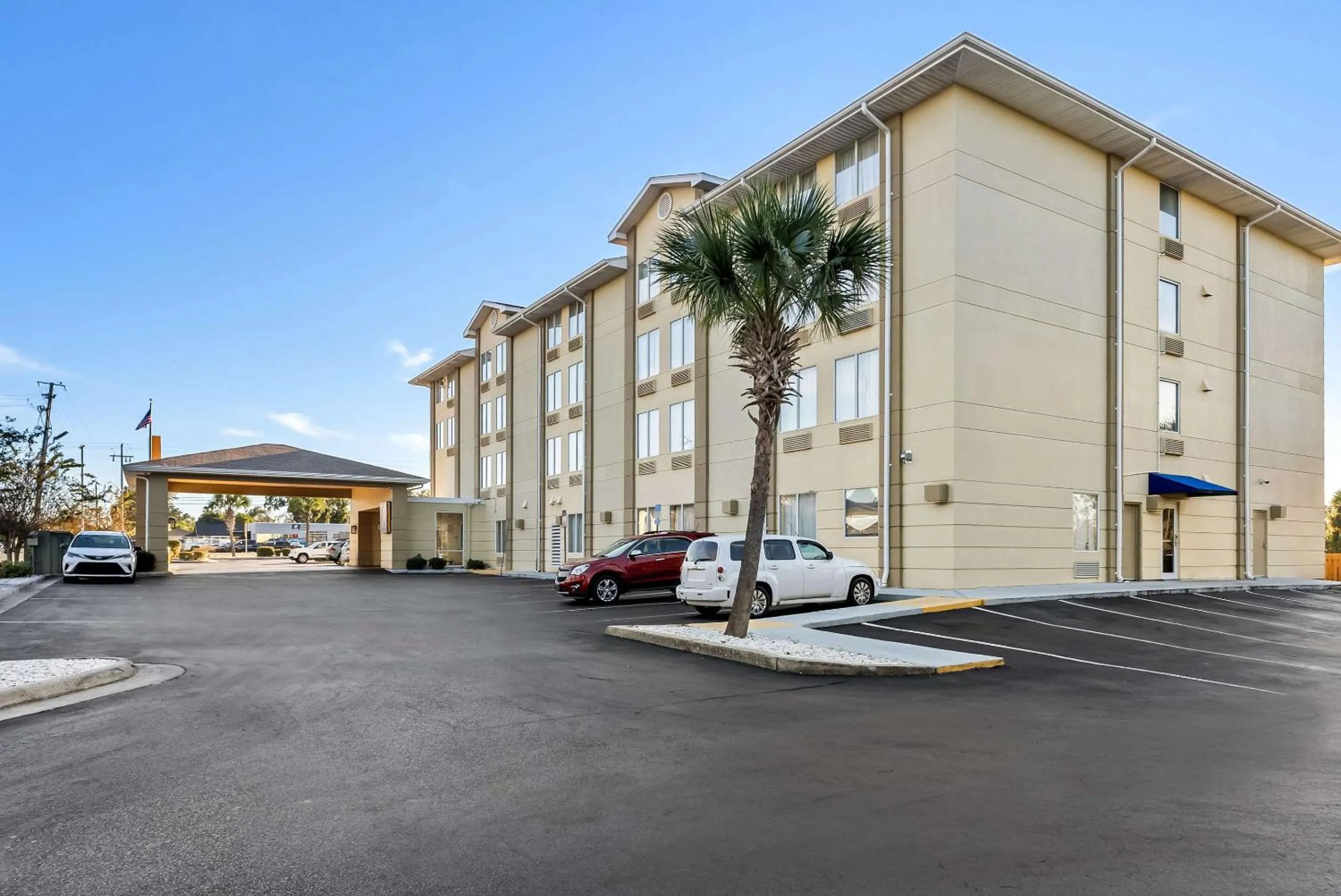 Property building in Comfort Inn & Suites Panama City - St Andrew