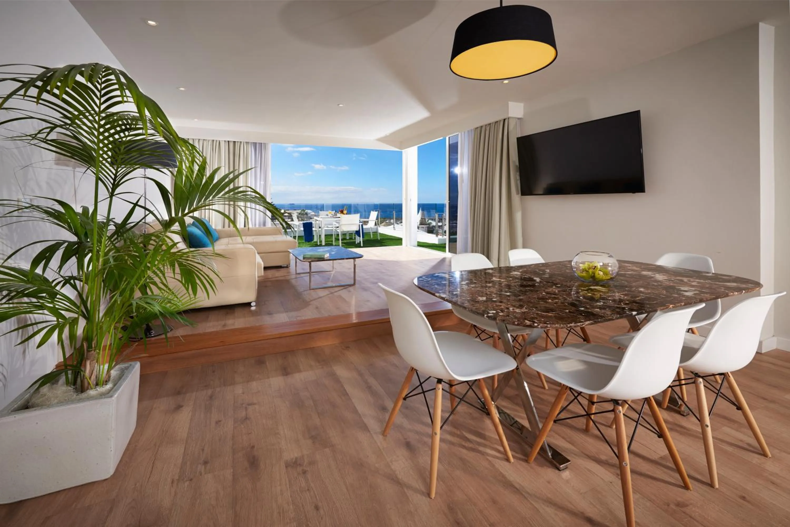 Living room in Flamingo Beach Mate