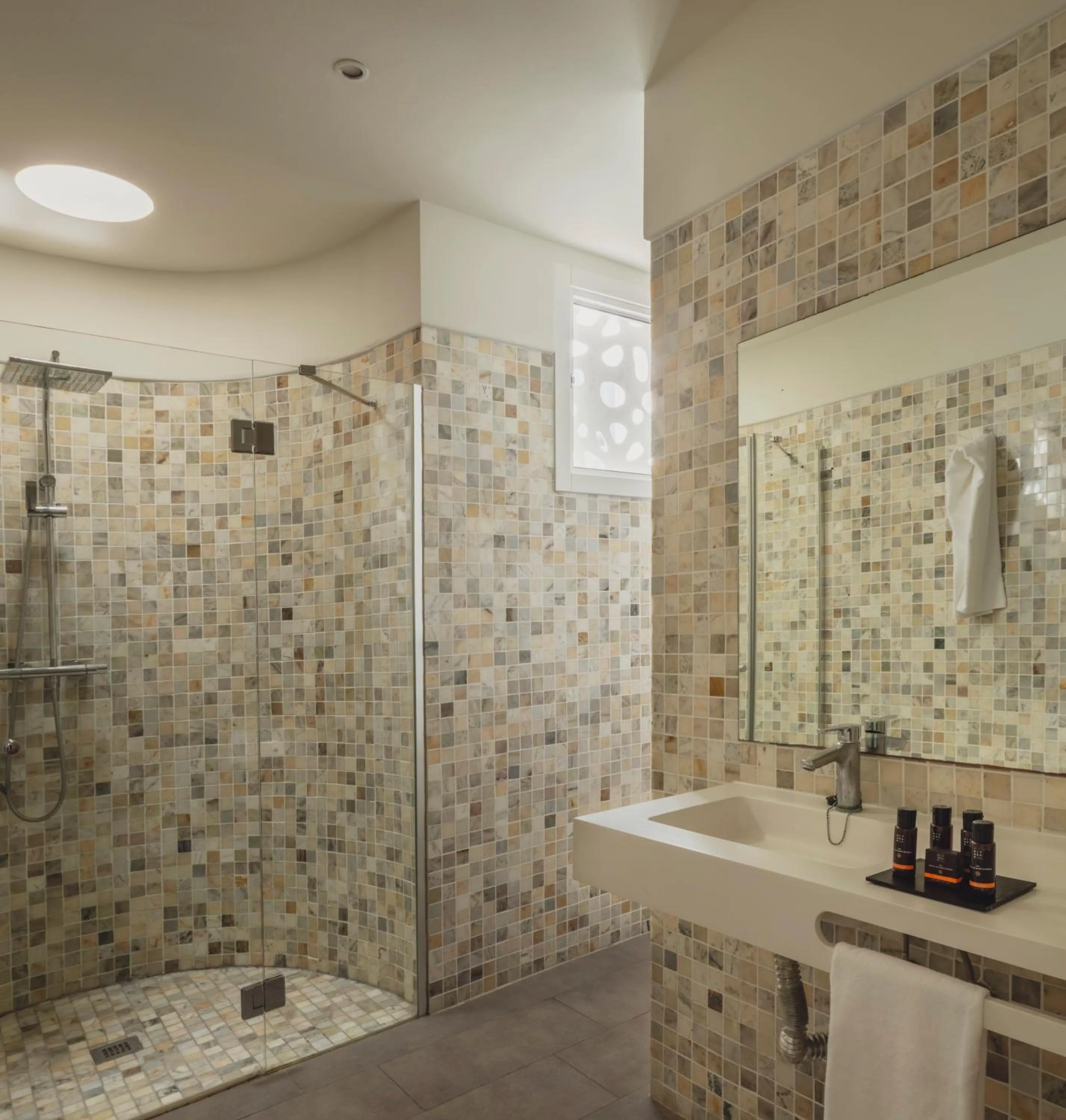 Bathroom in Flamingo Beach Mate