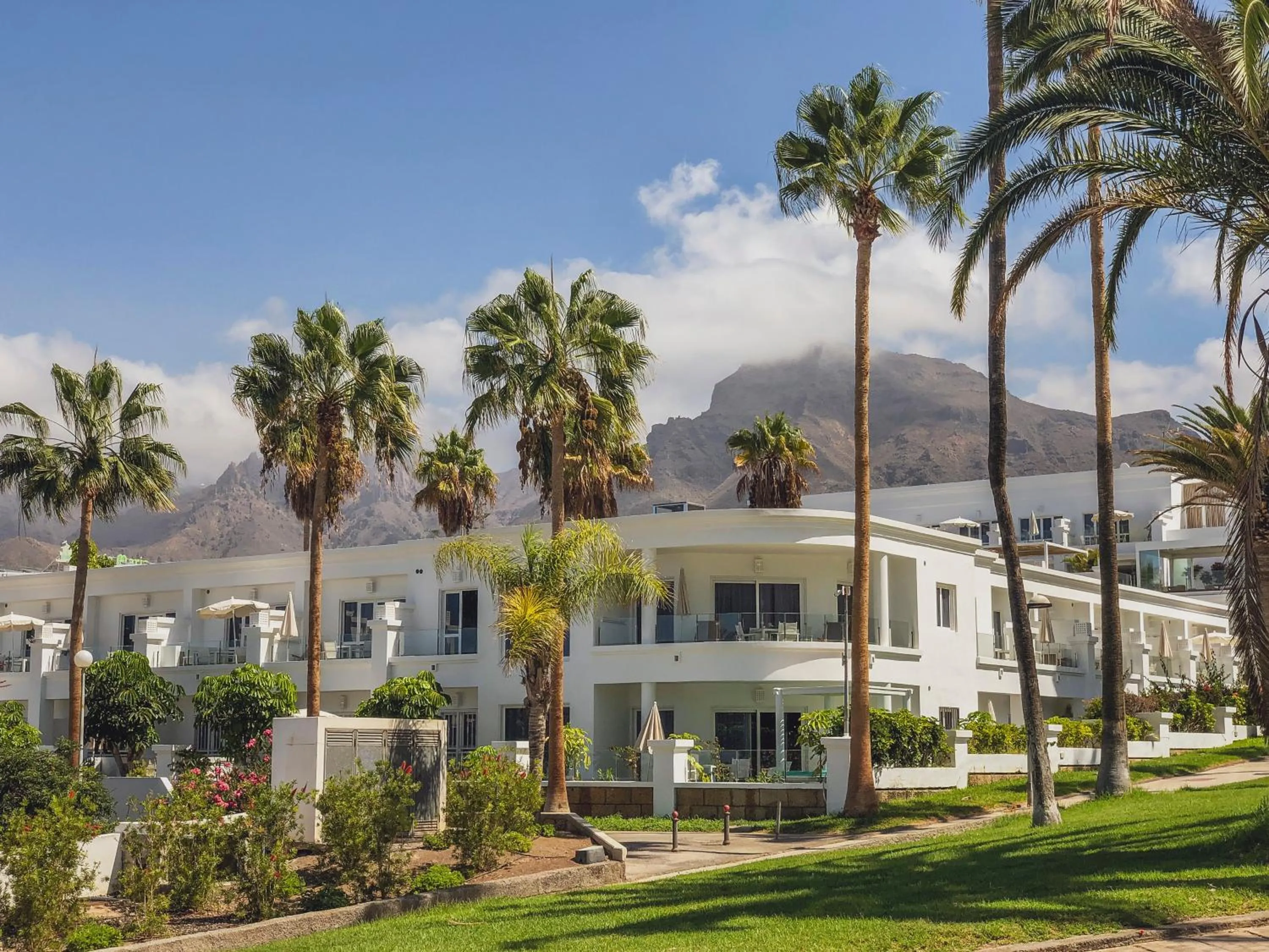 Property building in Flamingo Beach Mate