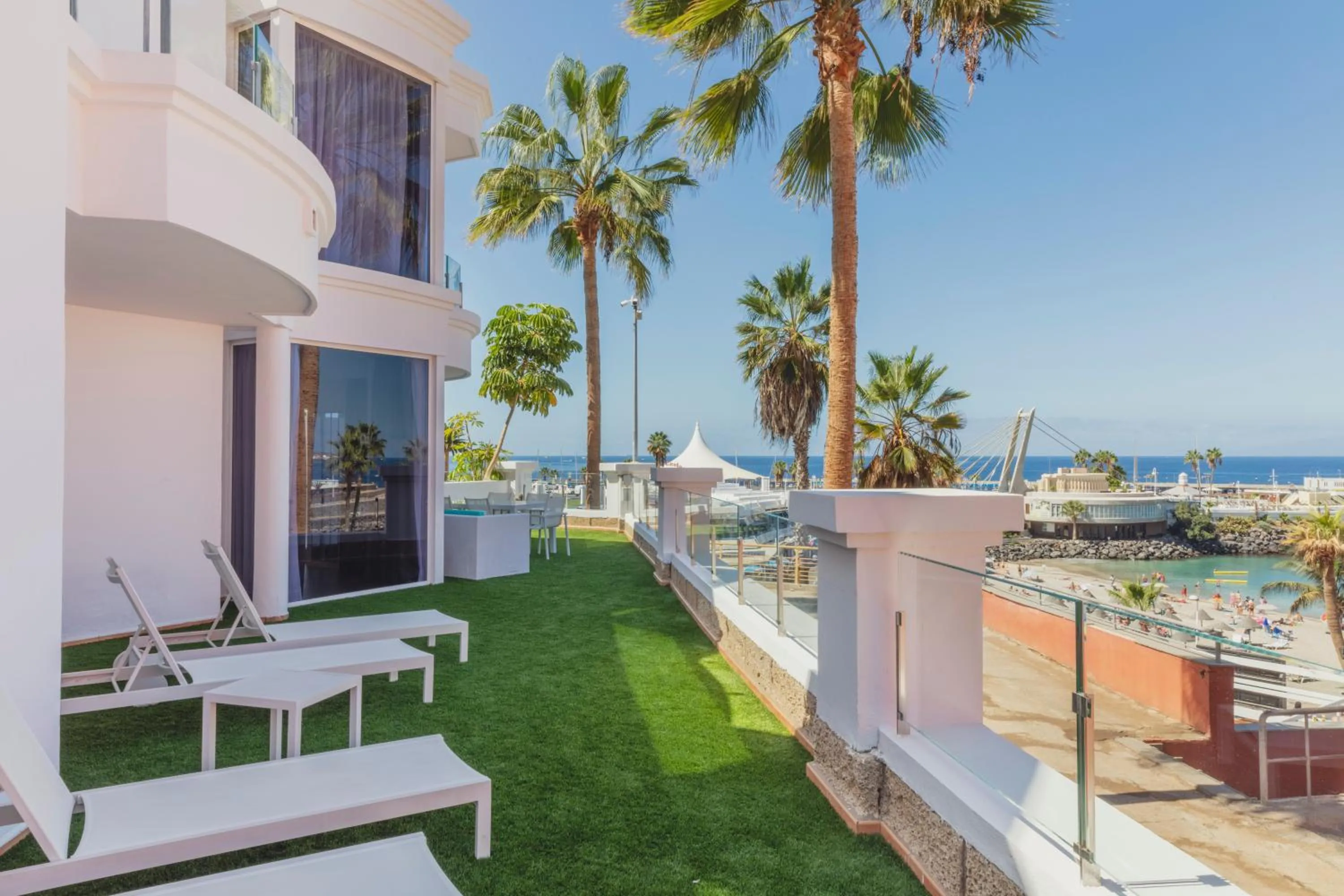 Balcony/Terrace in Flamingo Beach Mate