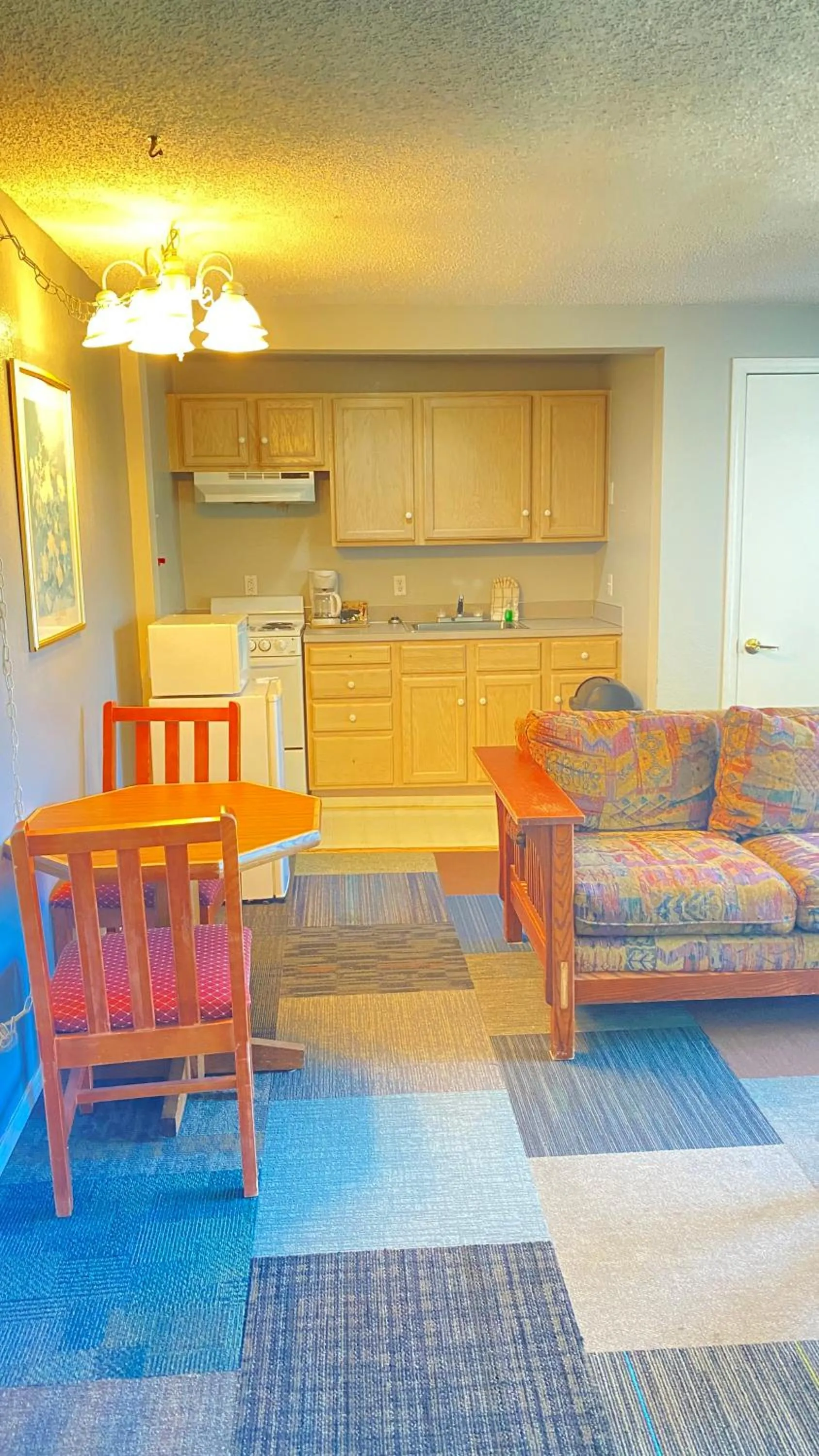Kitchen or kitchenette in Ocean Shores Inn & Suites