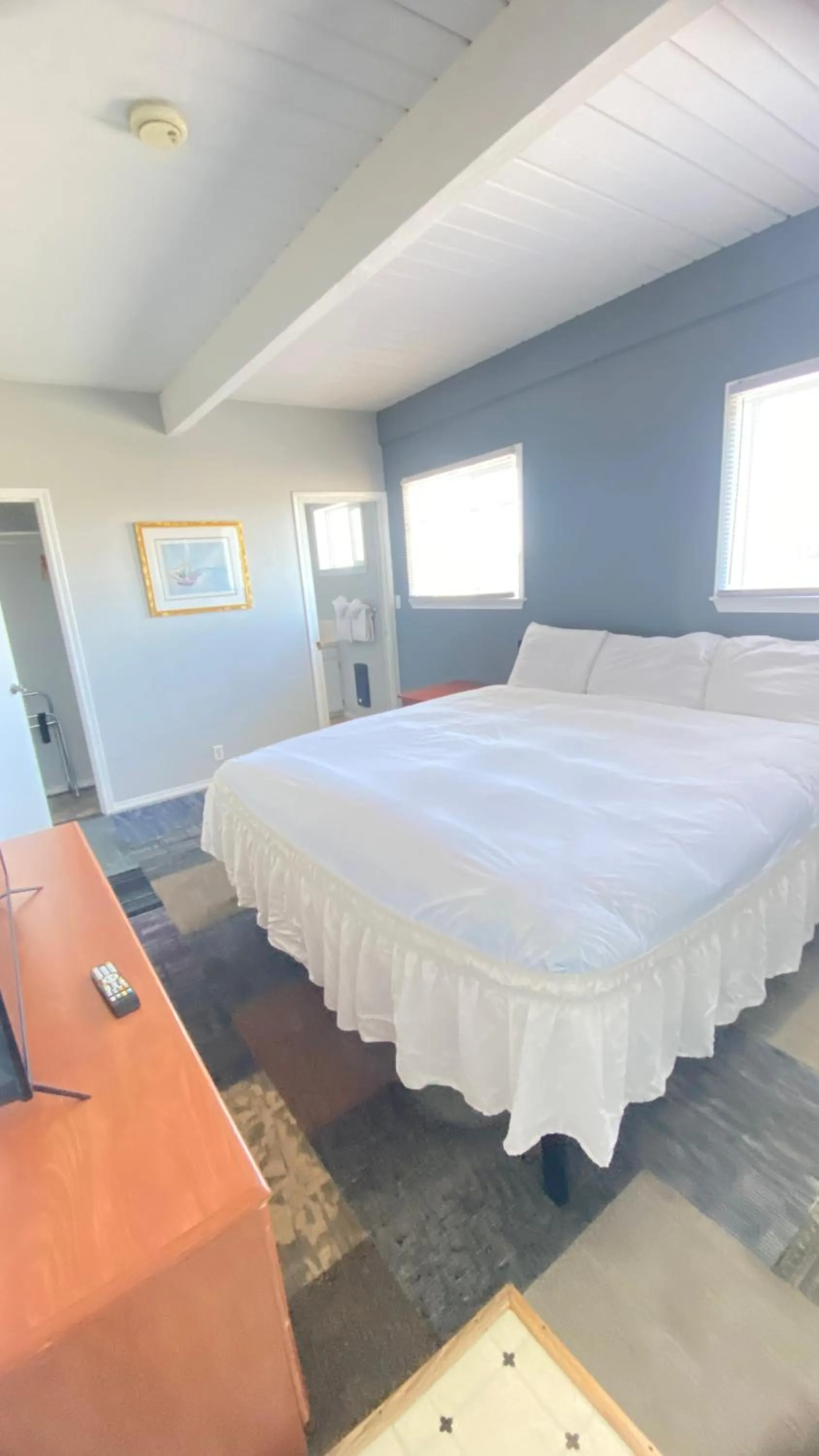 Bed in Ocean Shores Inn & Suites
