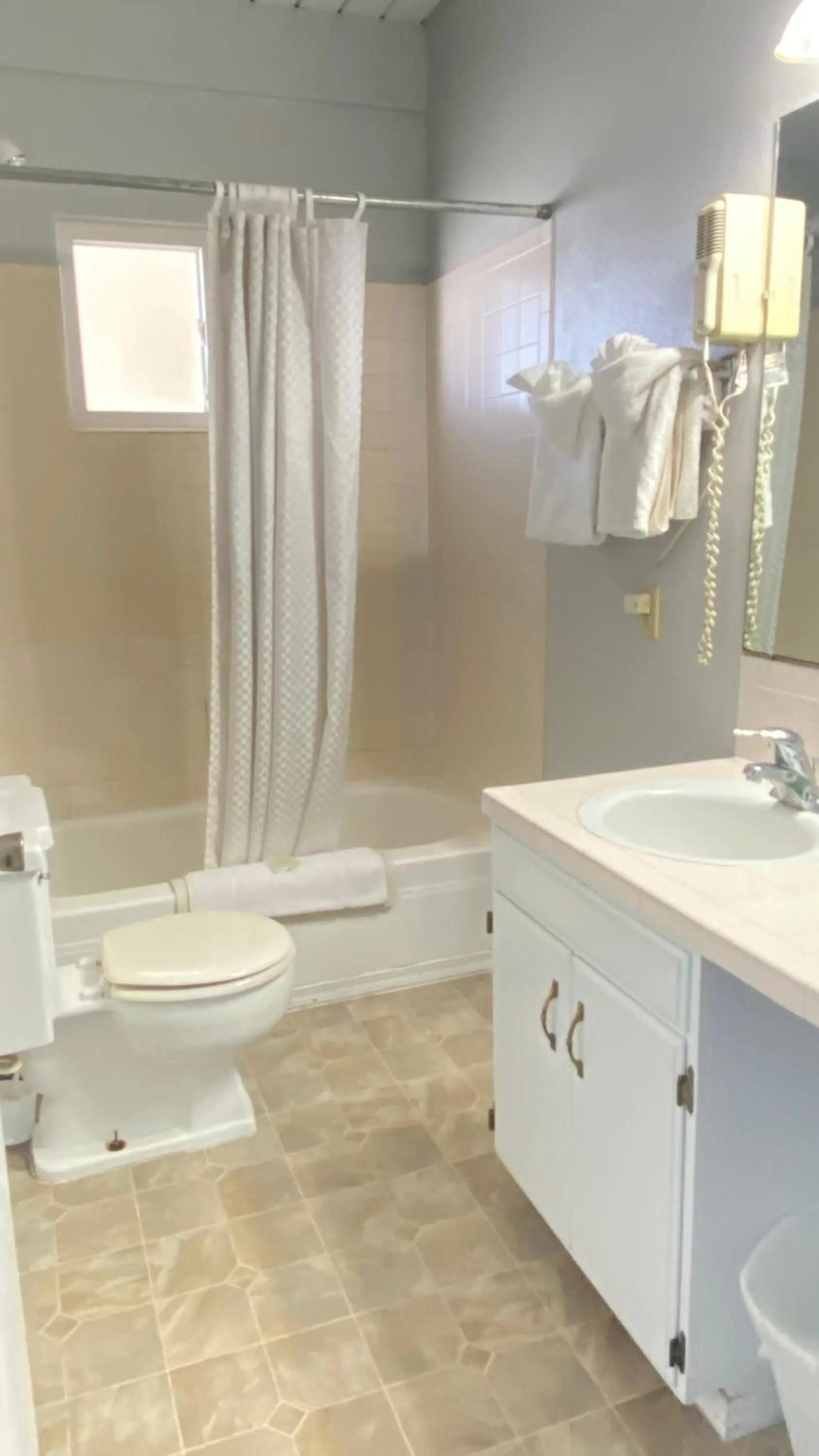 Ocean Shores Inn & Suites