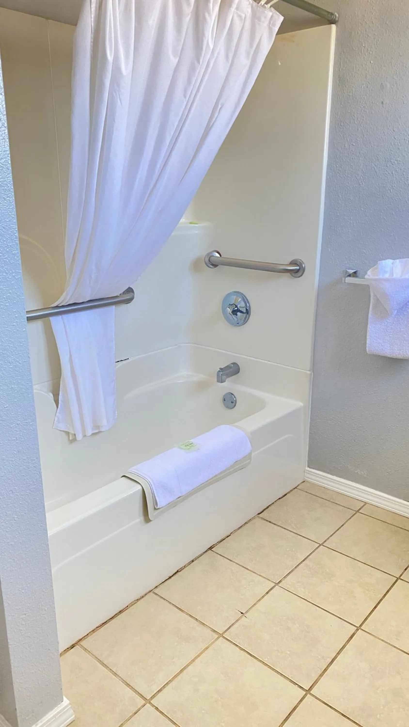 Ocean Shores Inn & Suites