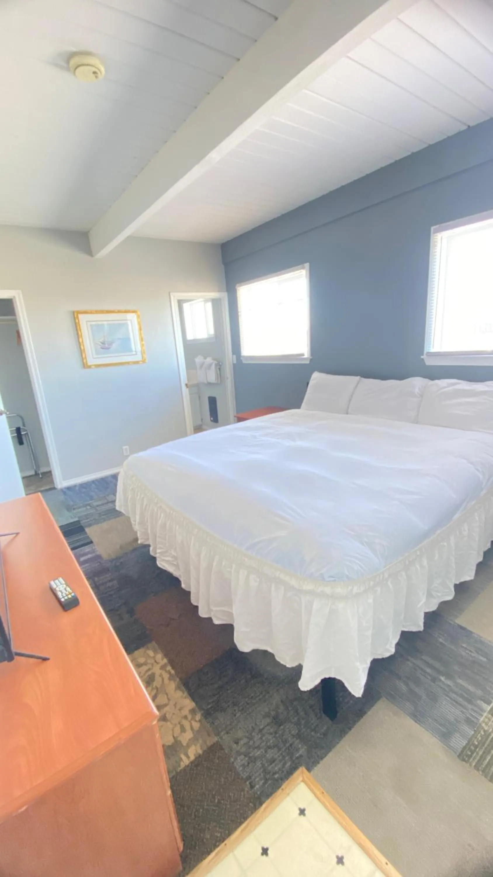 Bed in Ocean Shores Inn & Suites