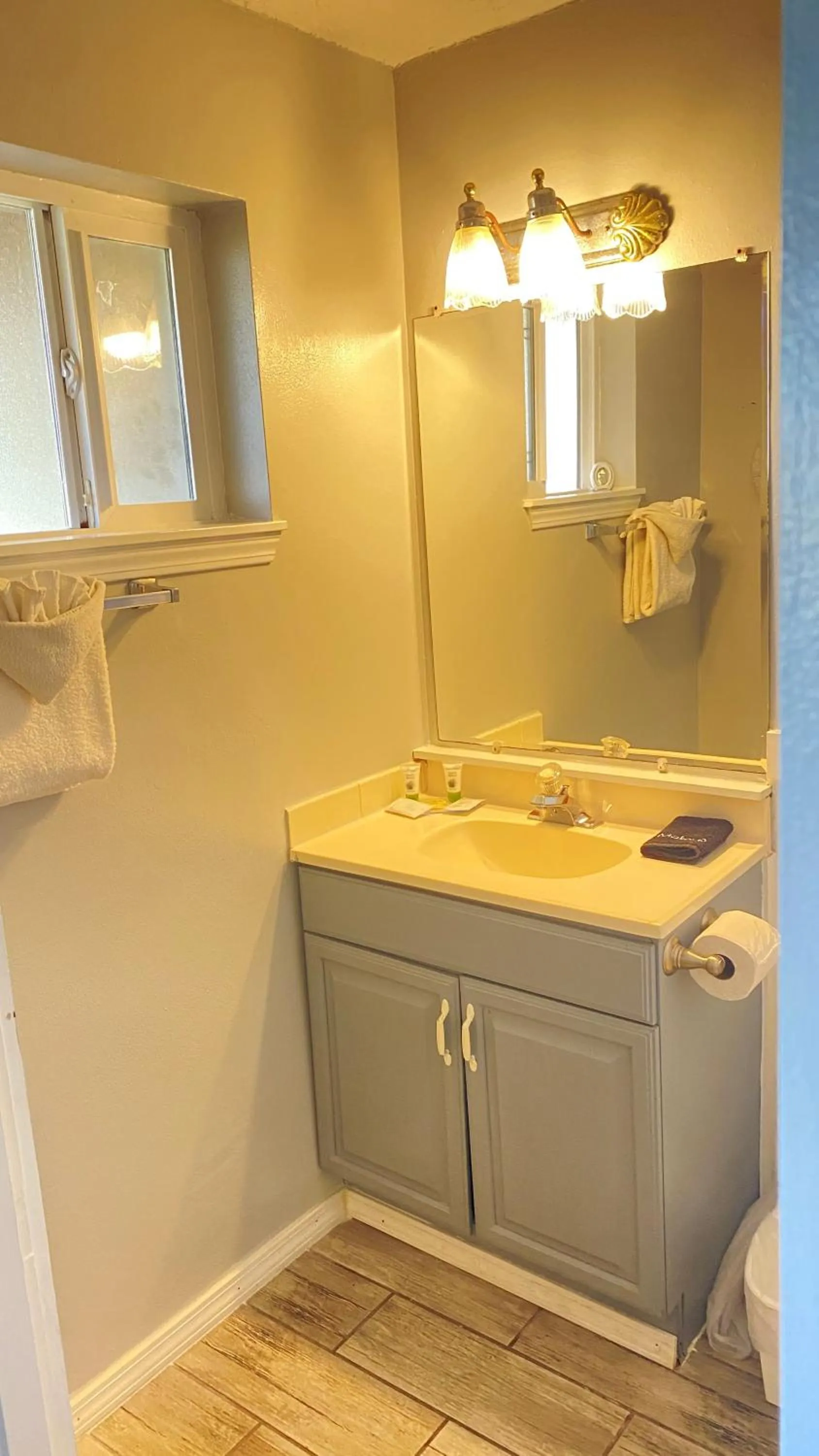 Ocean Shores Inn & Suites