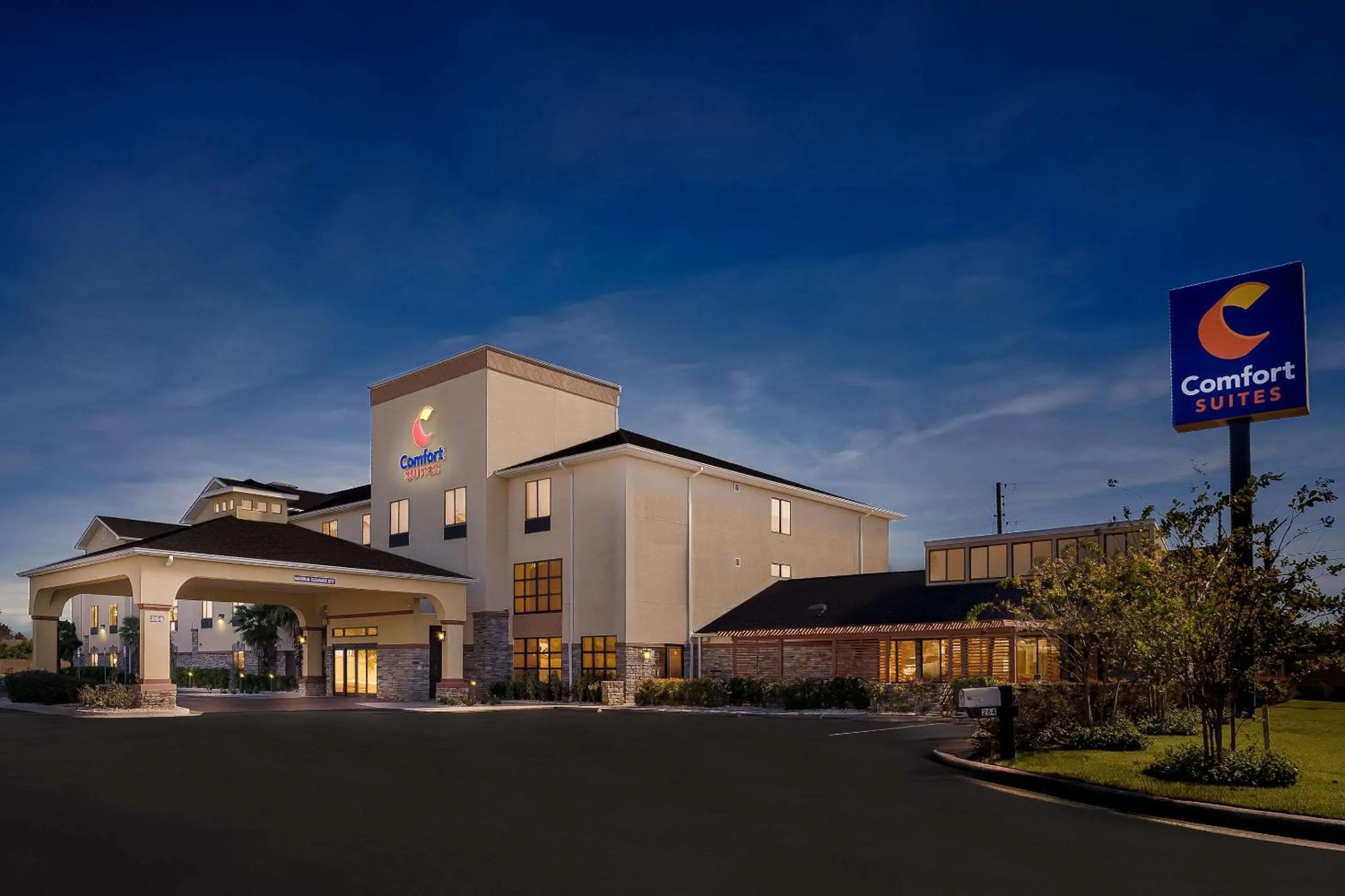 Property building in Comfort Suites Panama City near Tyndall AFB