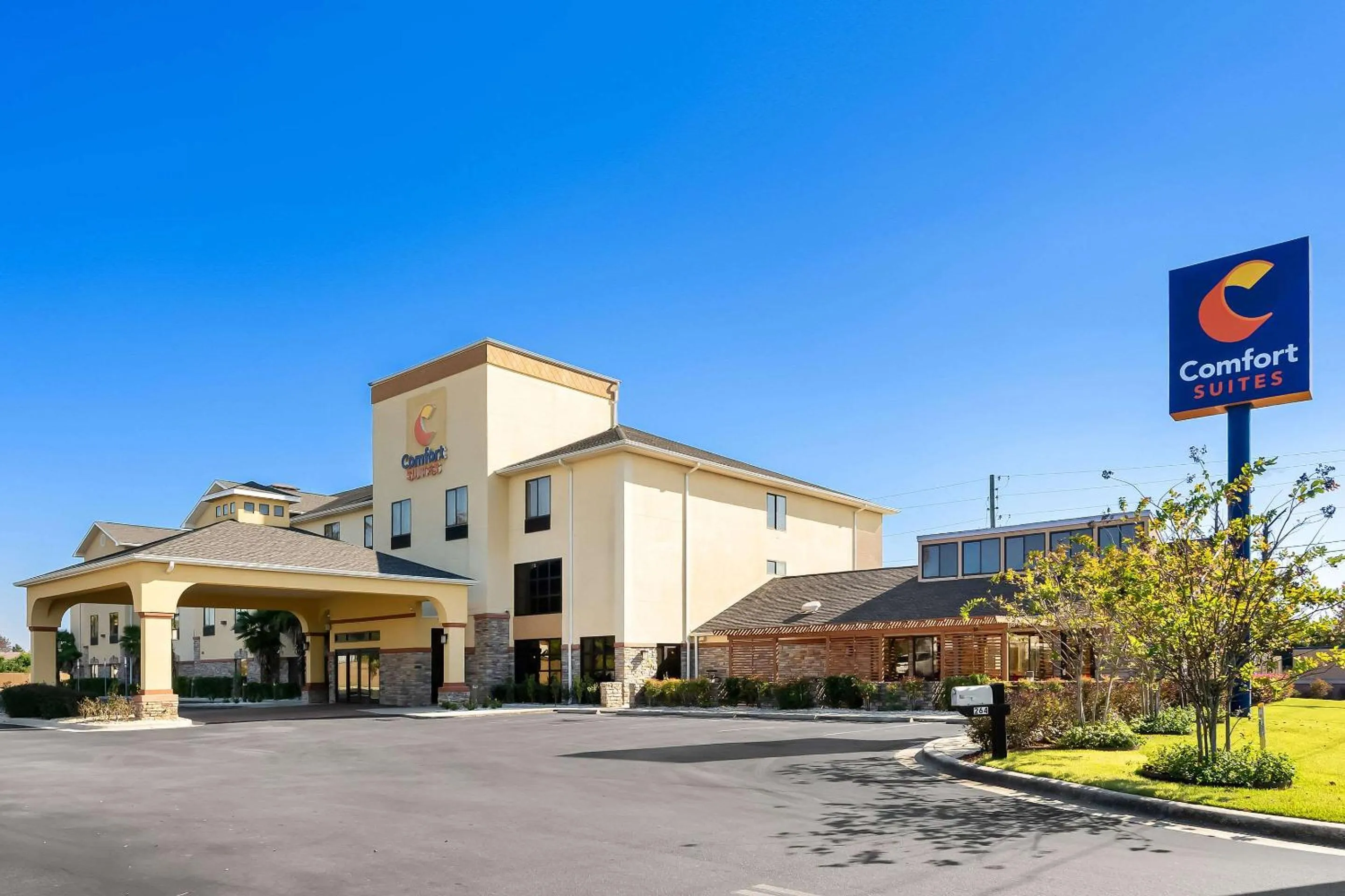 Property building in Comfort Suites Panama City near Tyndall AFB