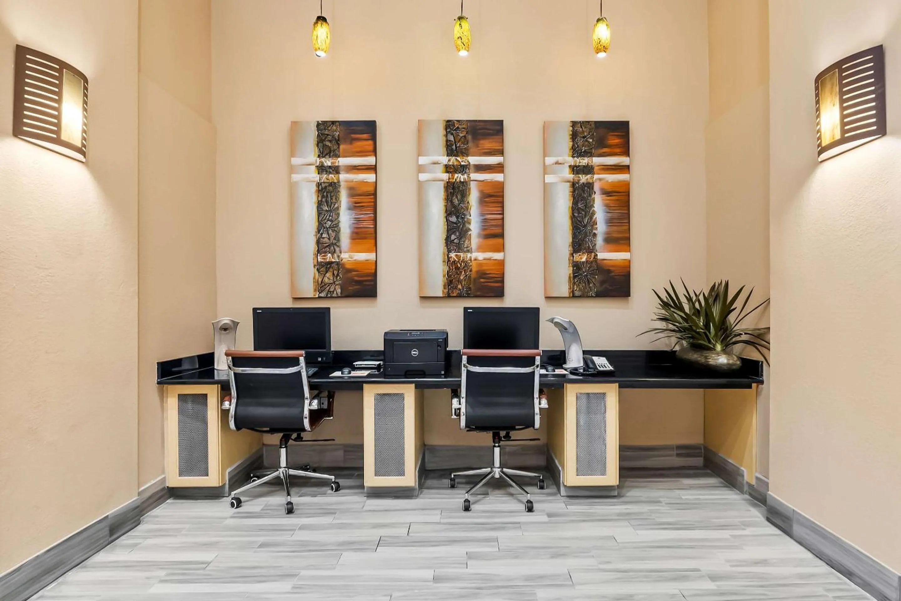 Business facilities in Comfort Suites Panama City near Tyndall AFB