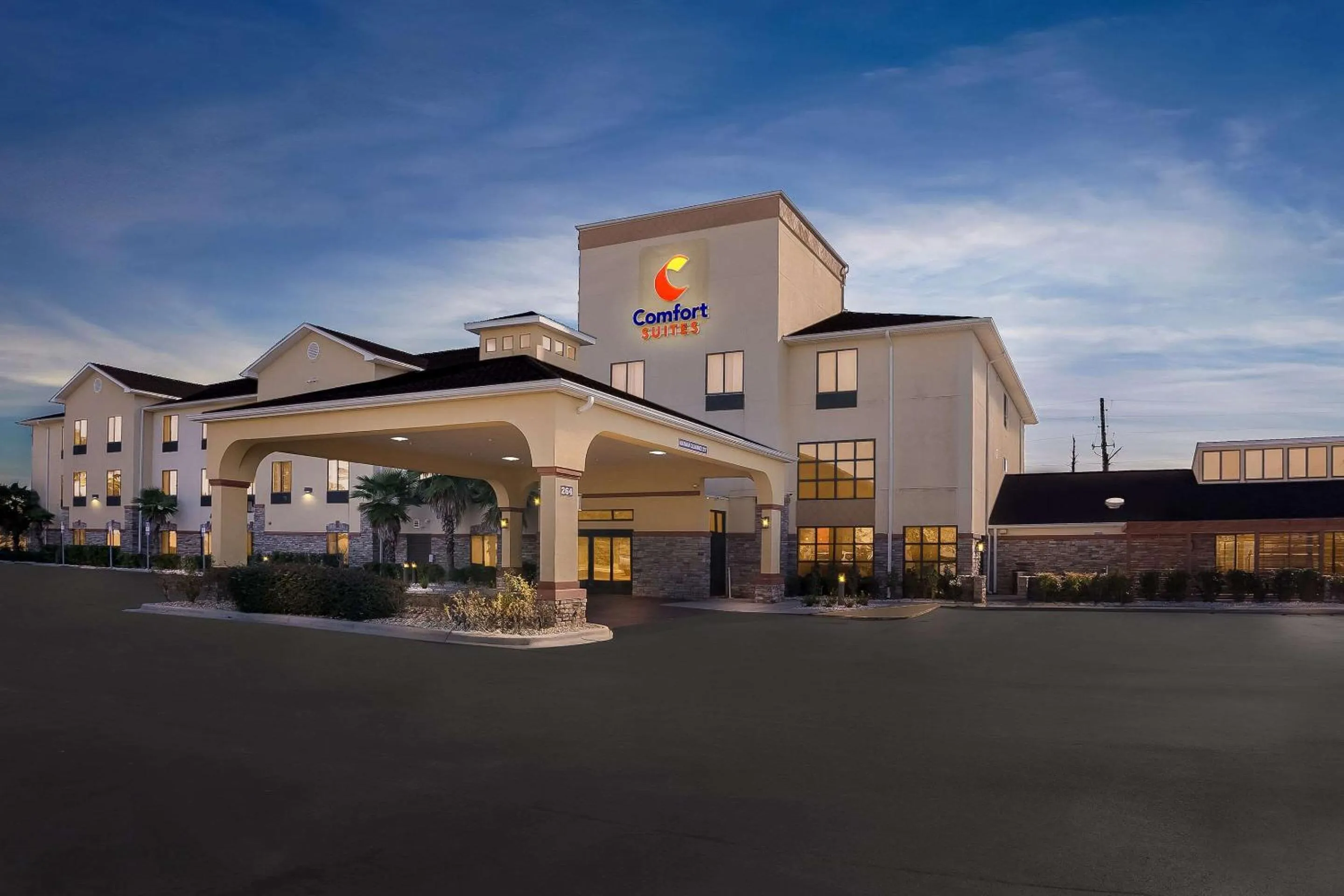 Property building in Comfort Suites Panama City near Tyndall AFB