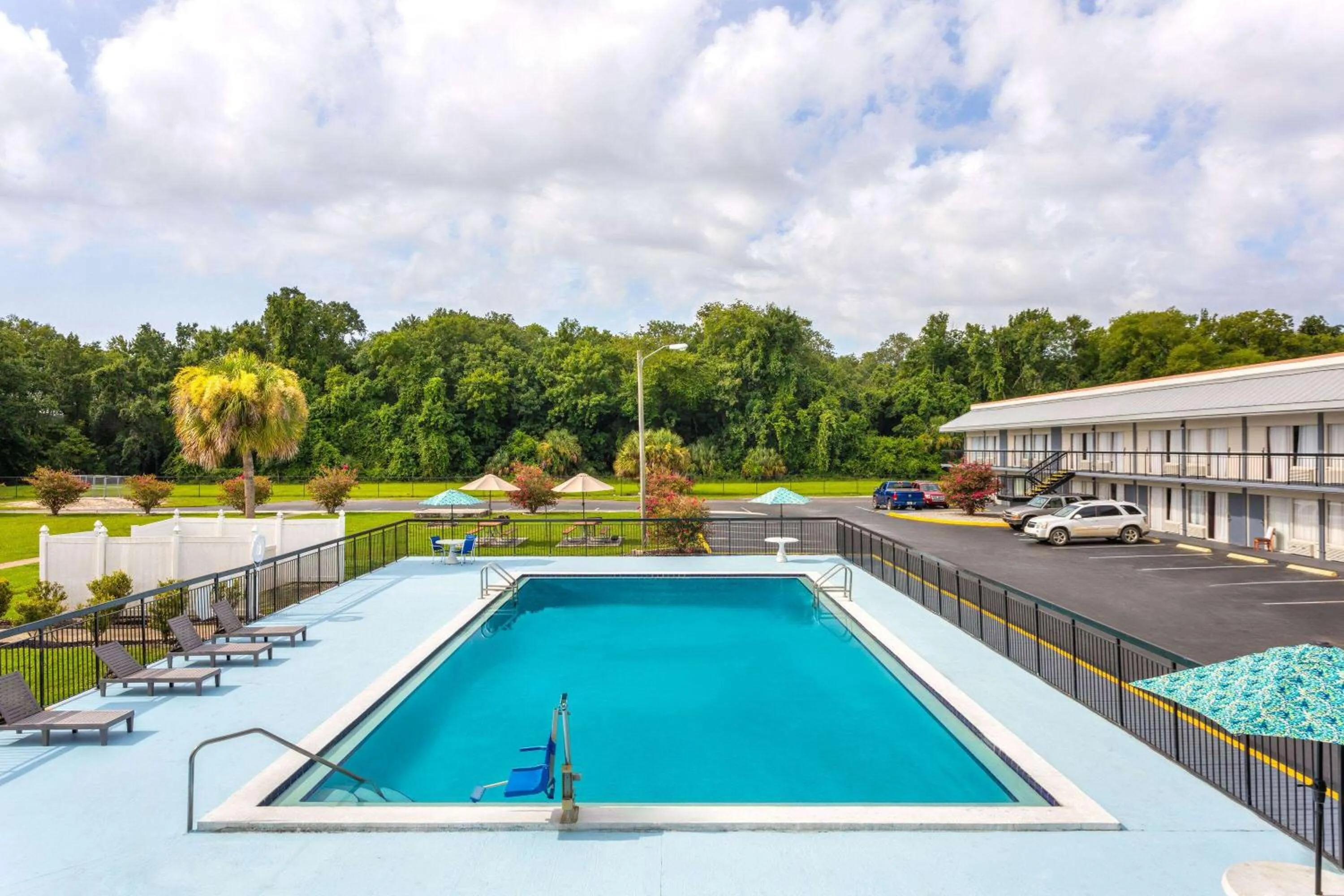 Swimming pool in Days Inn by Wyndham Wildwood I-75