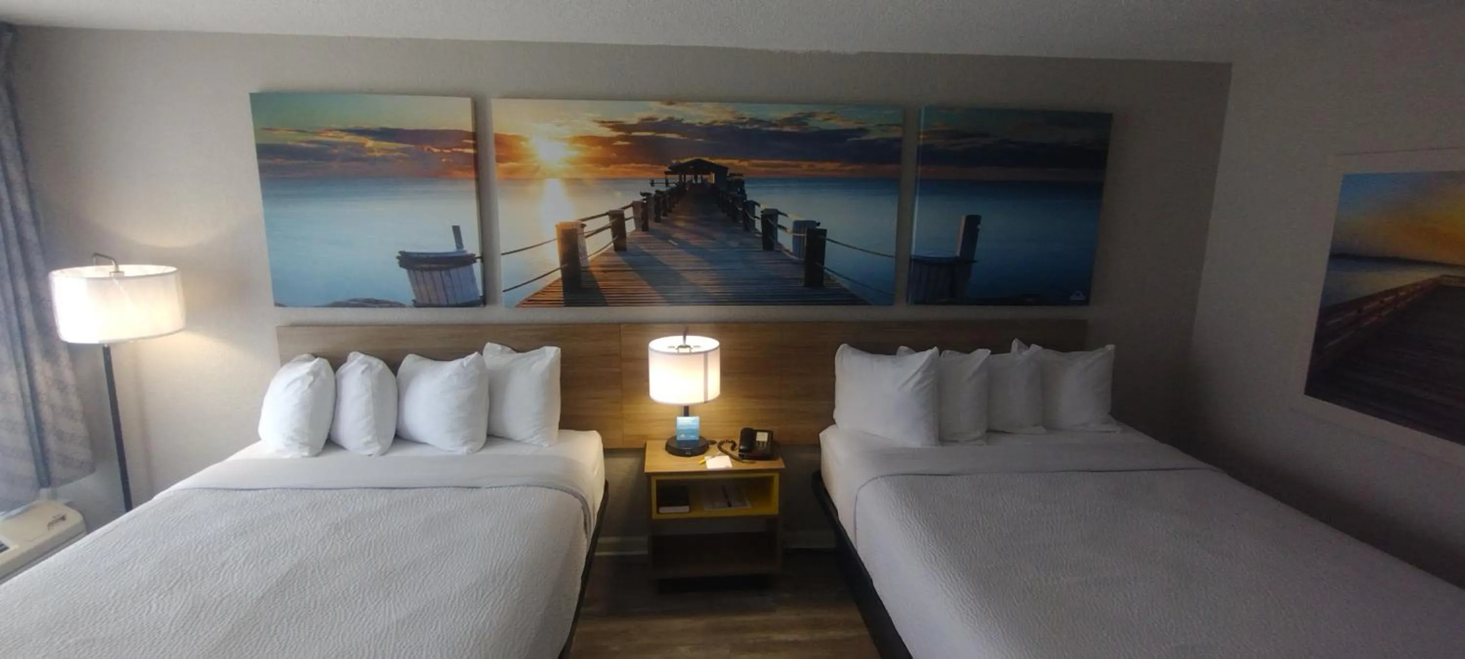 Bed in Days Inn by Wyndham Wildwood I-75