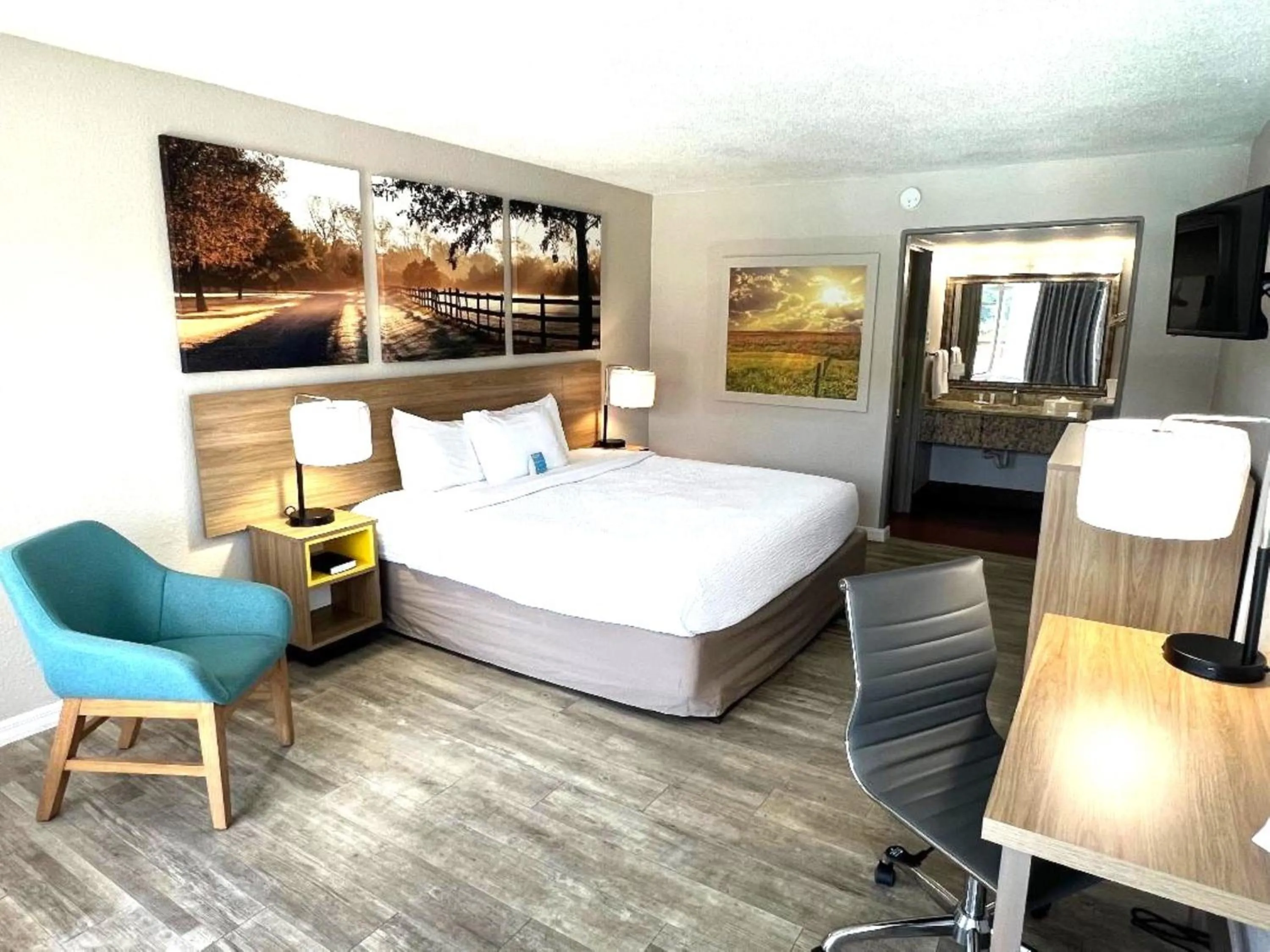 Bed in Days Inn by Wyndham Wildwood I-75