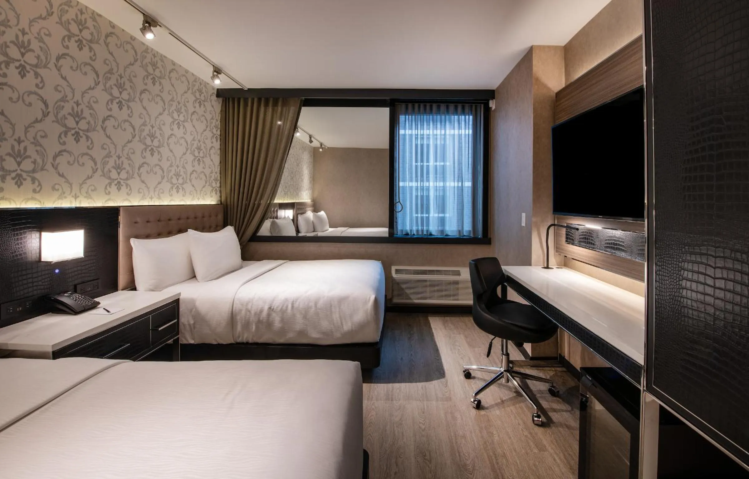 Photo of the whole room, Bed in Aliz Hotel Times Square