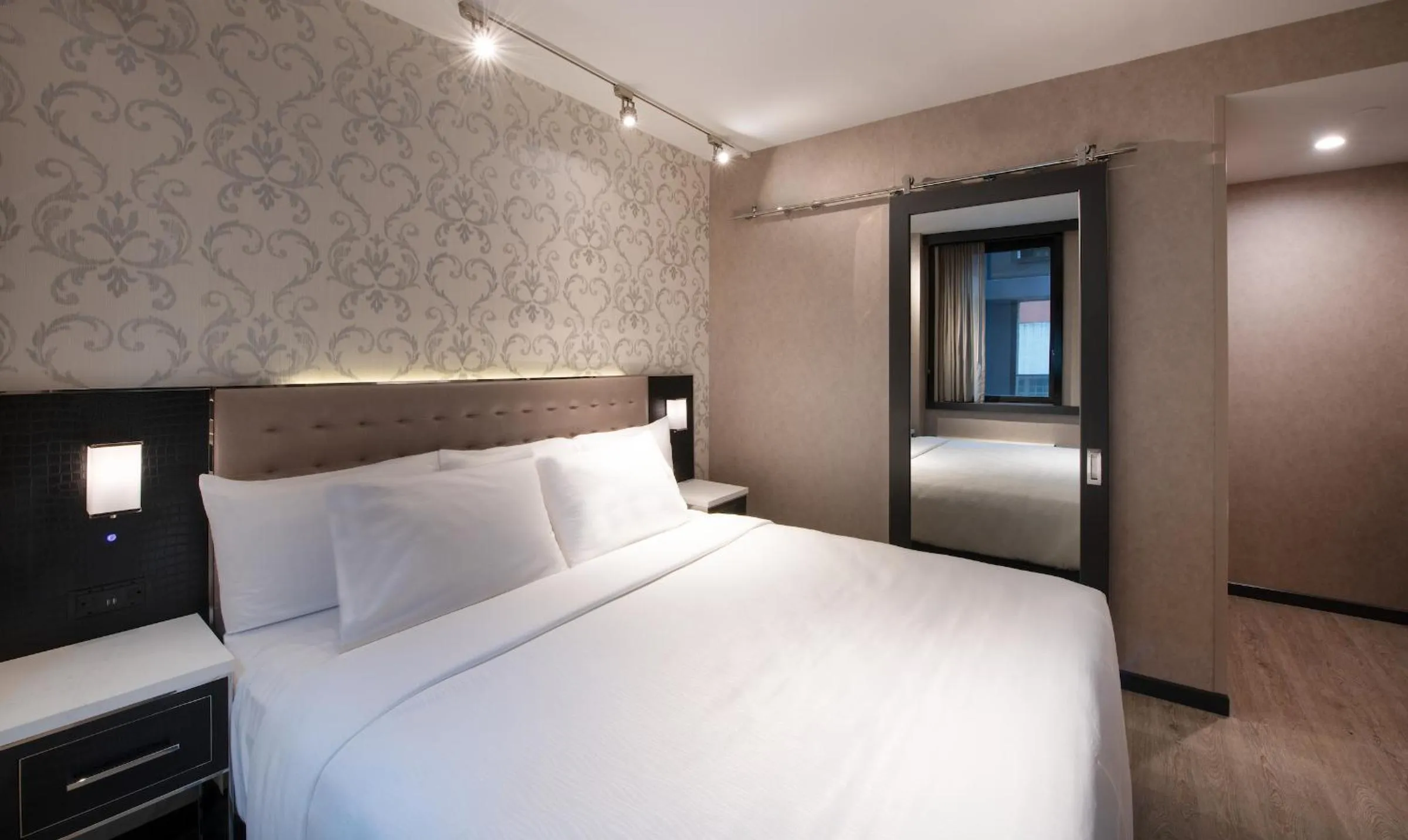 Photo of the whole room, Bed in Aliz Hotel Times Square