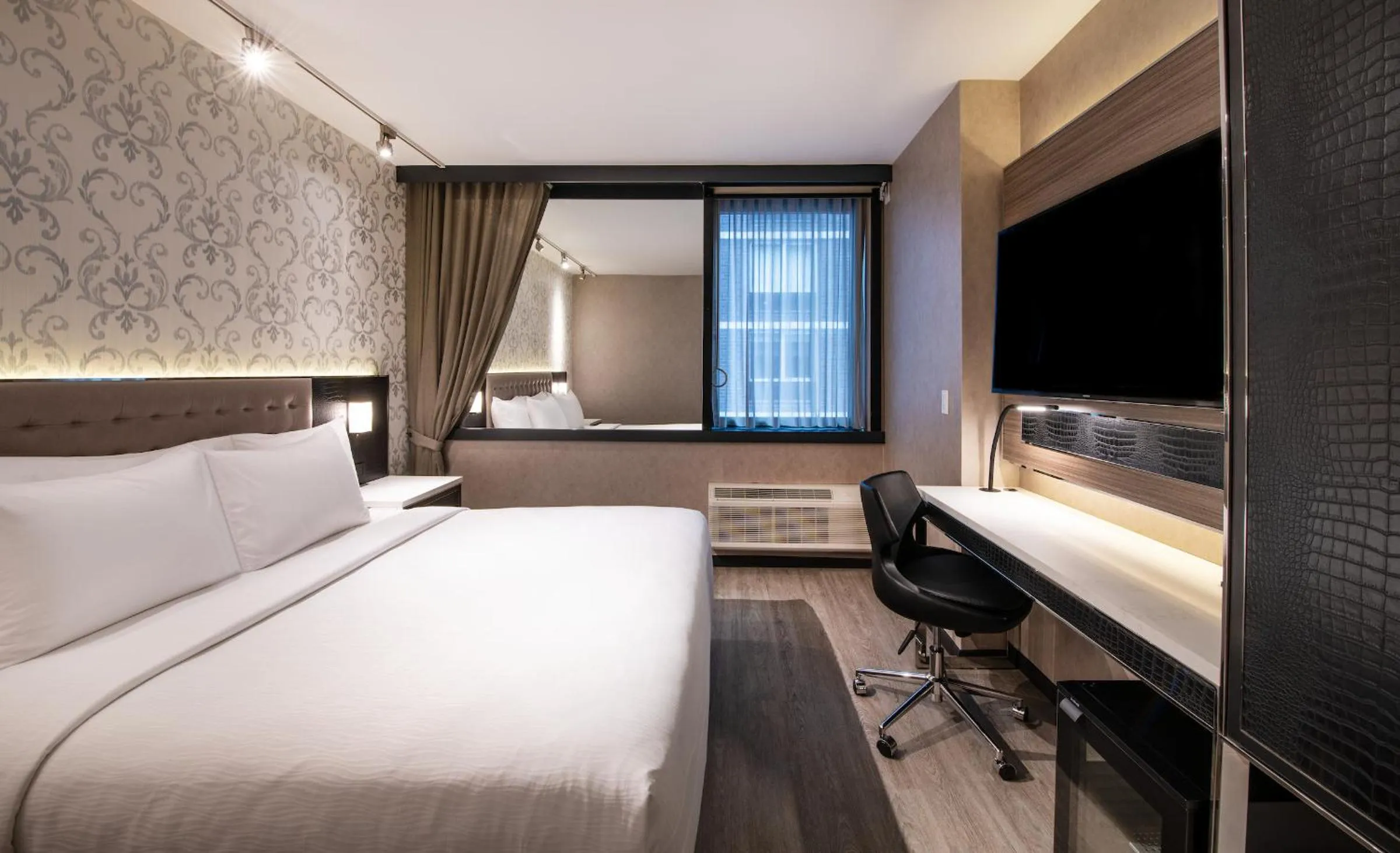 Photo of the whole room, Bed in Aliz Hotel Times Square