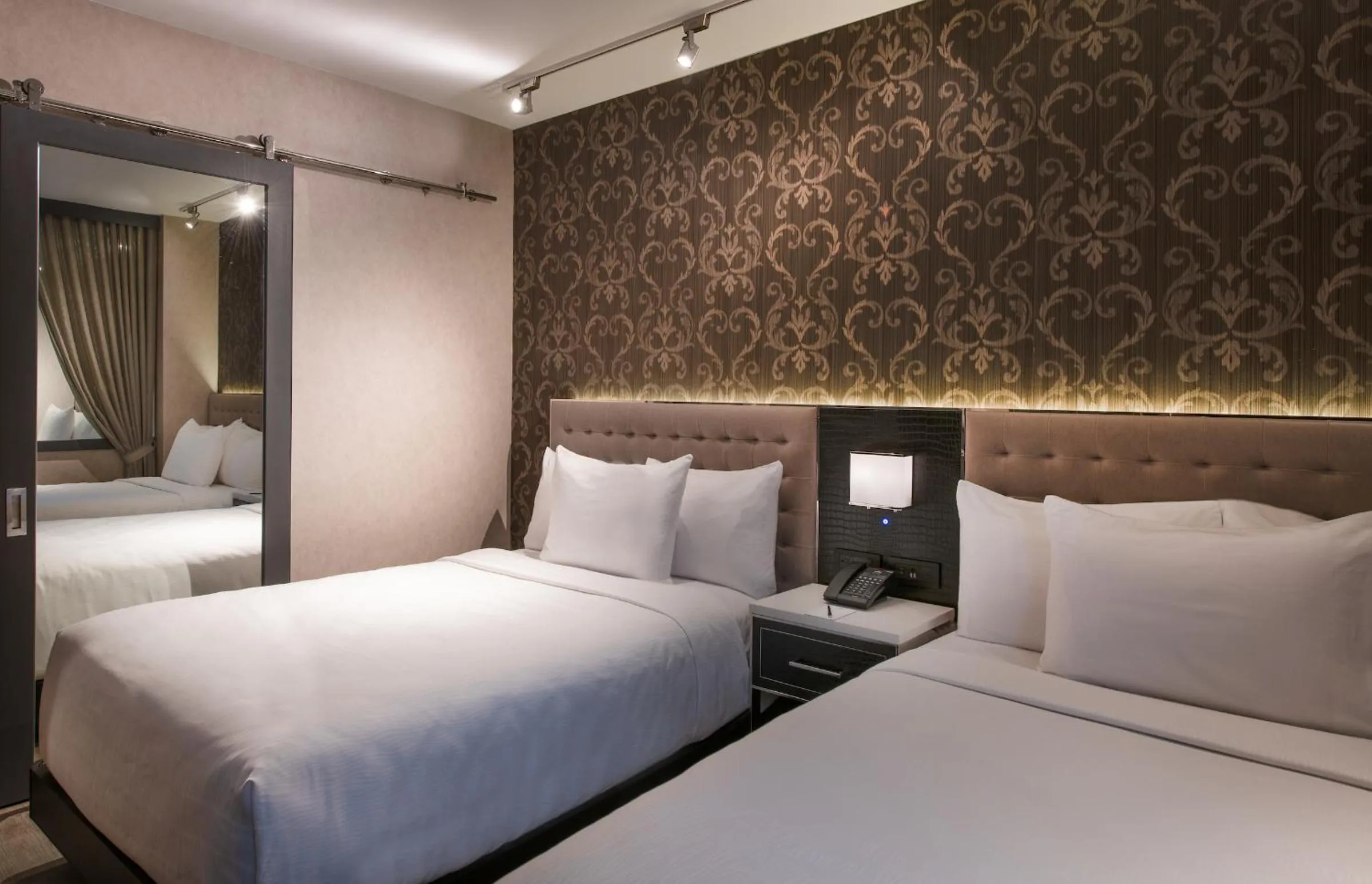 Photo of the whole room, Bed in Aliz Hotel Times Square