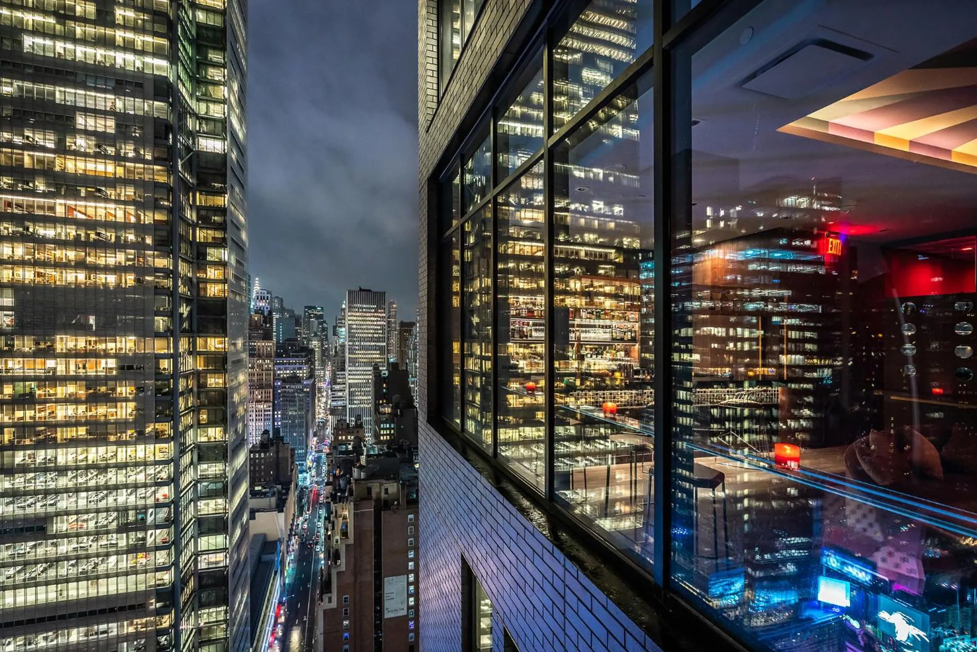 Restaurant/places to eat in Aliz Hotel Times Square