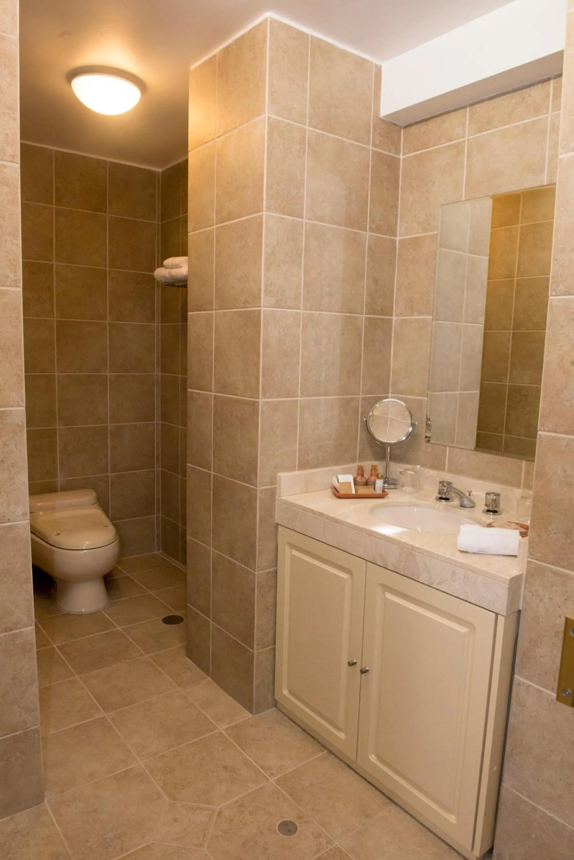 Bathroom in El Cabildo Hotel