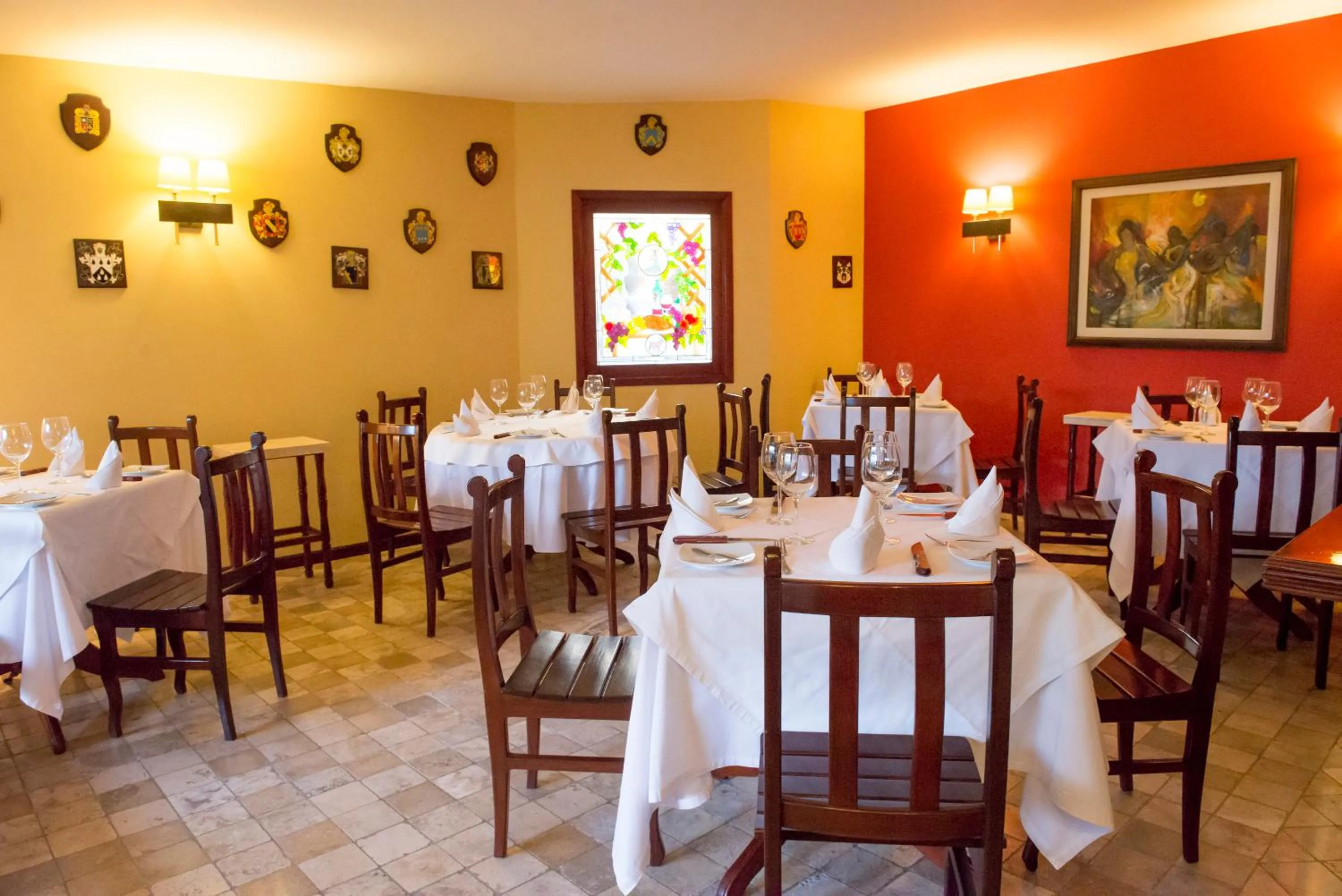 Restaurant/places to eat in El Cabildo Hotel